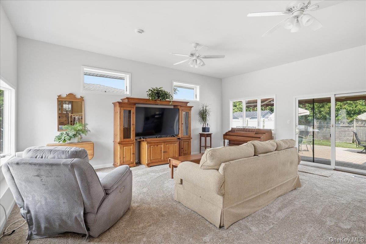 2 6th Avenue – For Sale photo 4