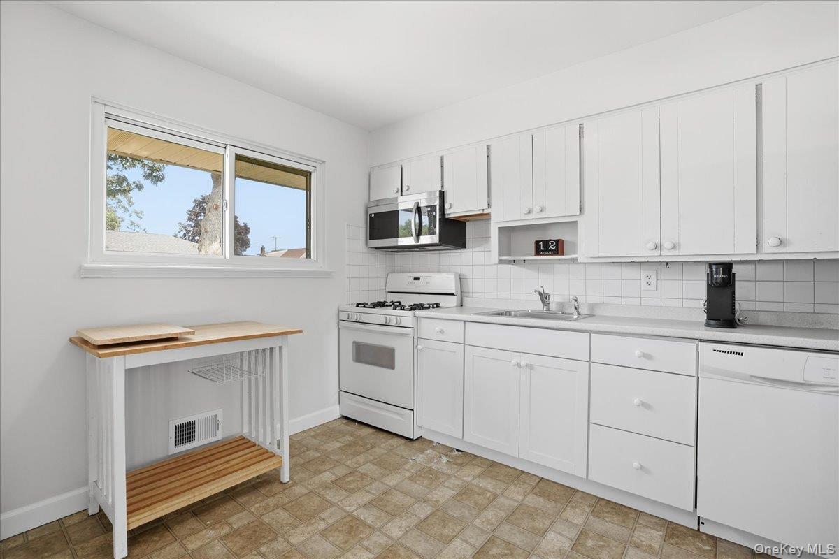 2 6th Avenue – For Sale photo 10