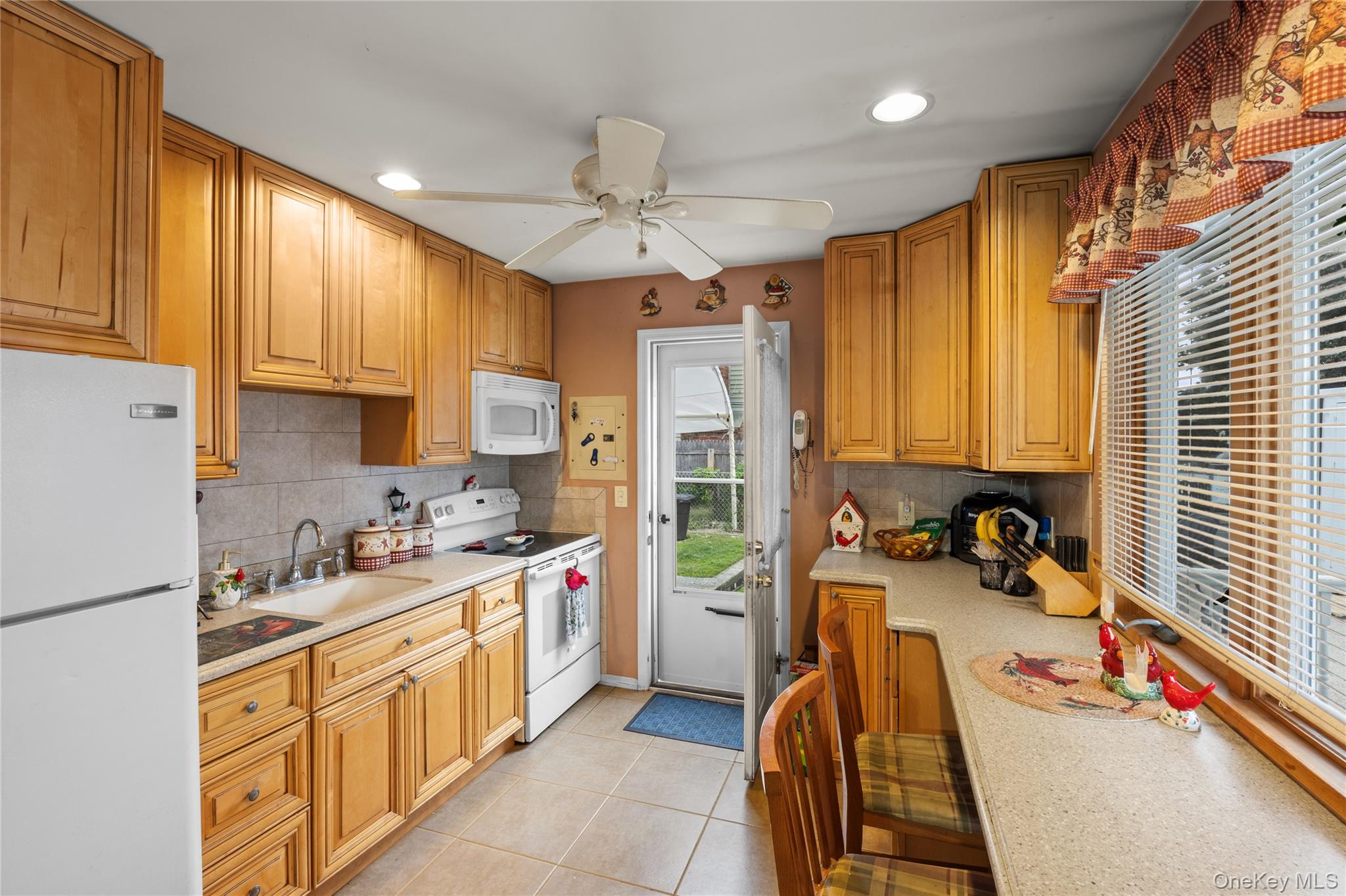 28 Book Lane – For Sale photo 2