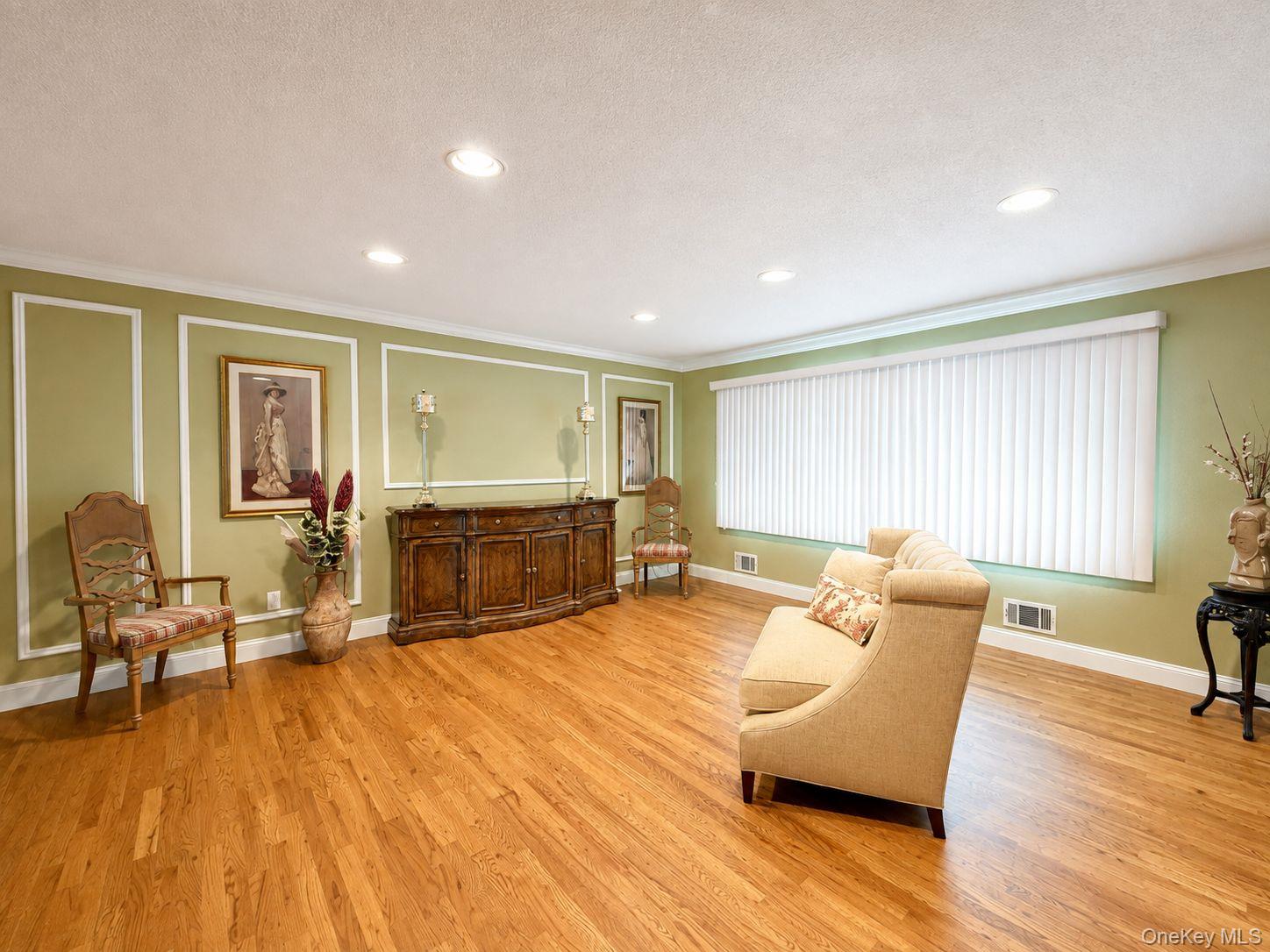 38 York Drive – For Sale photo 3