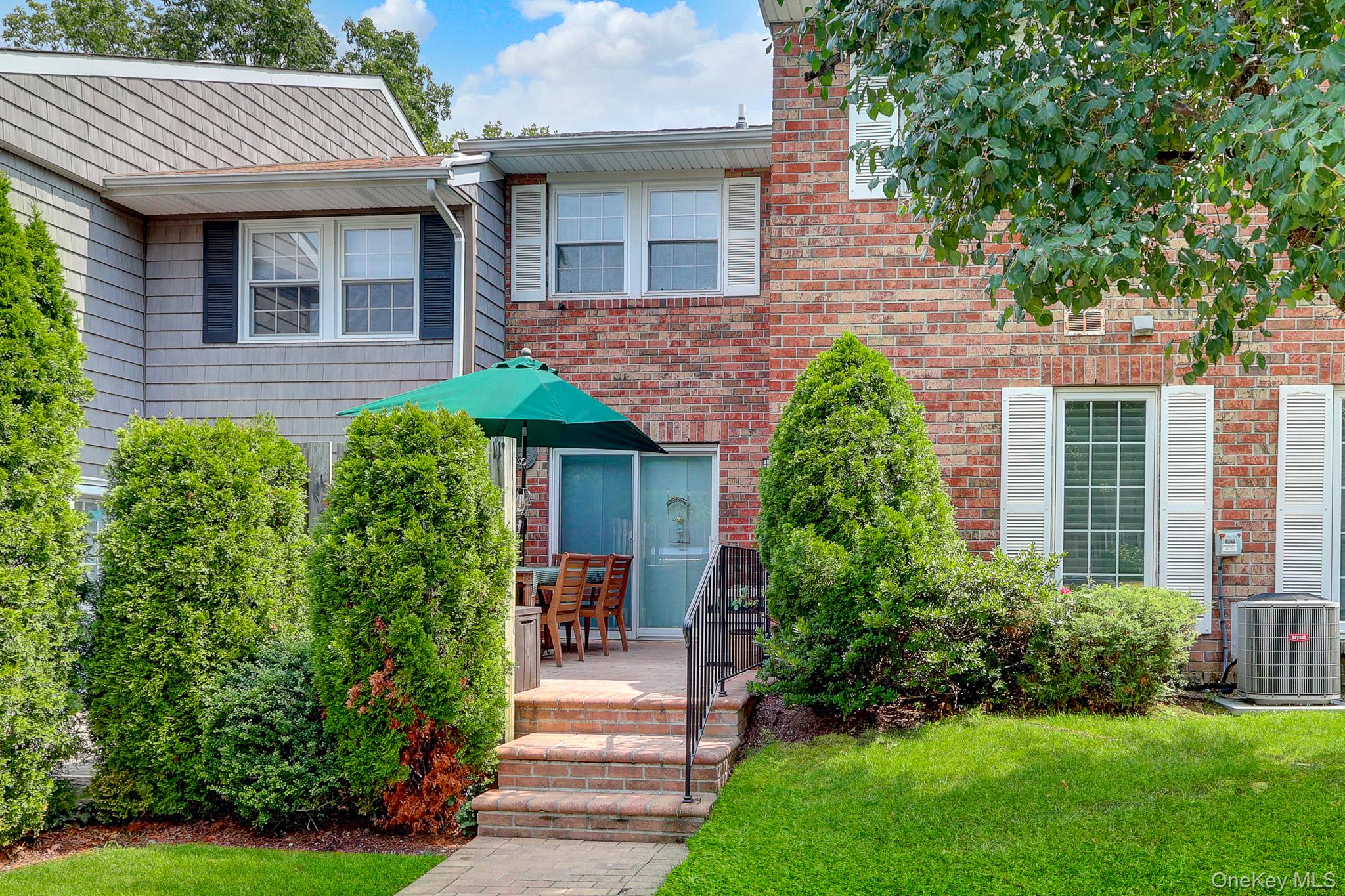 11 Clubhouse Court – For Sale photo 2