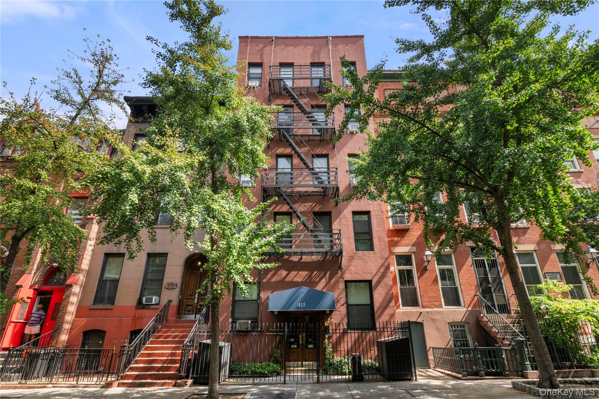 415 W 46 Street, Unit 2D photo 2