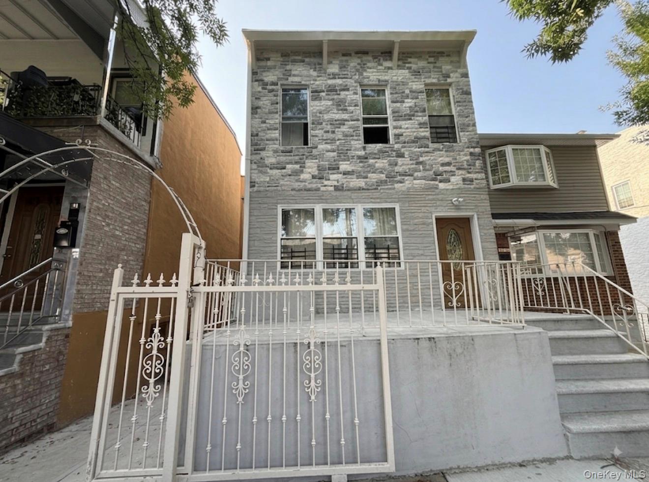 8121 102nd Avenue – For Sale