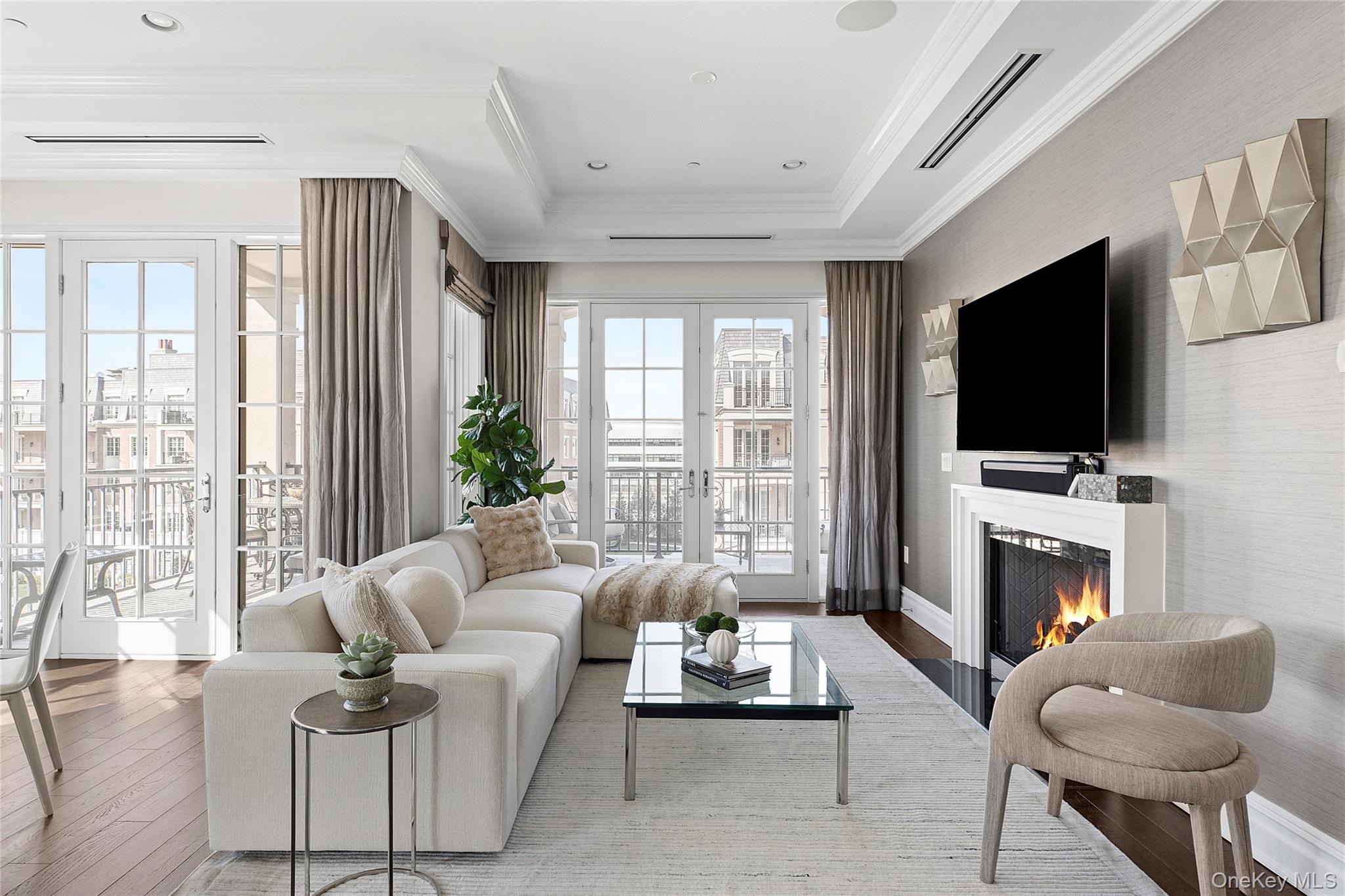 1000 Royal Court, Unit 1207