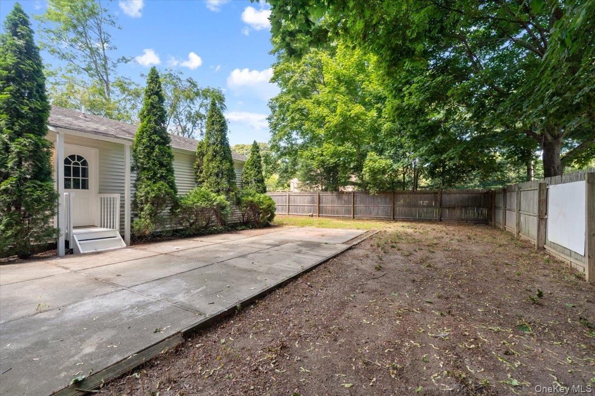 685 Horseblock Road – For Sale photo 28