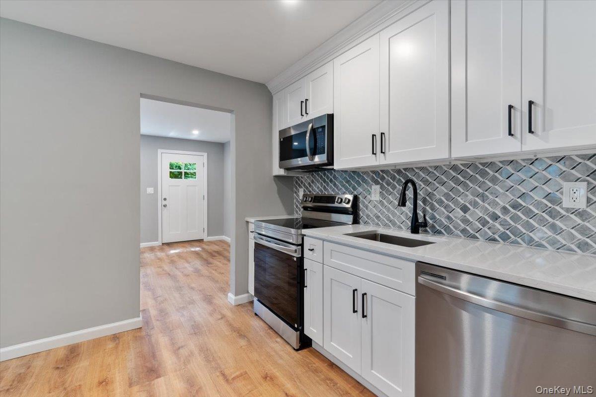 685 Horseblock Road – For Sale photo 7