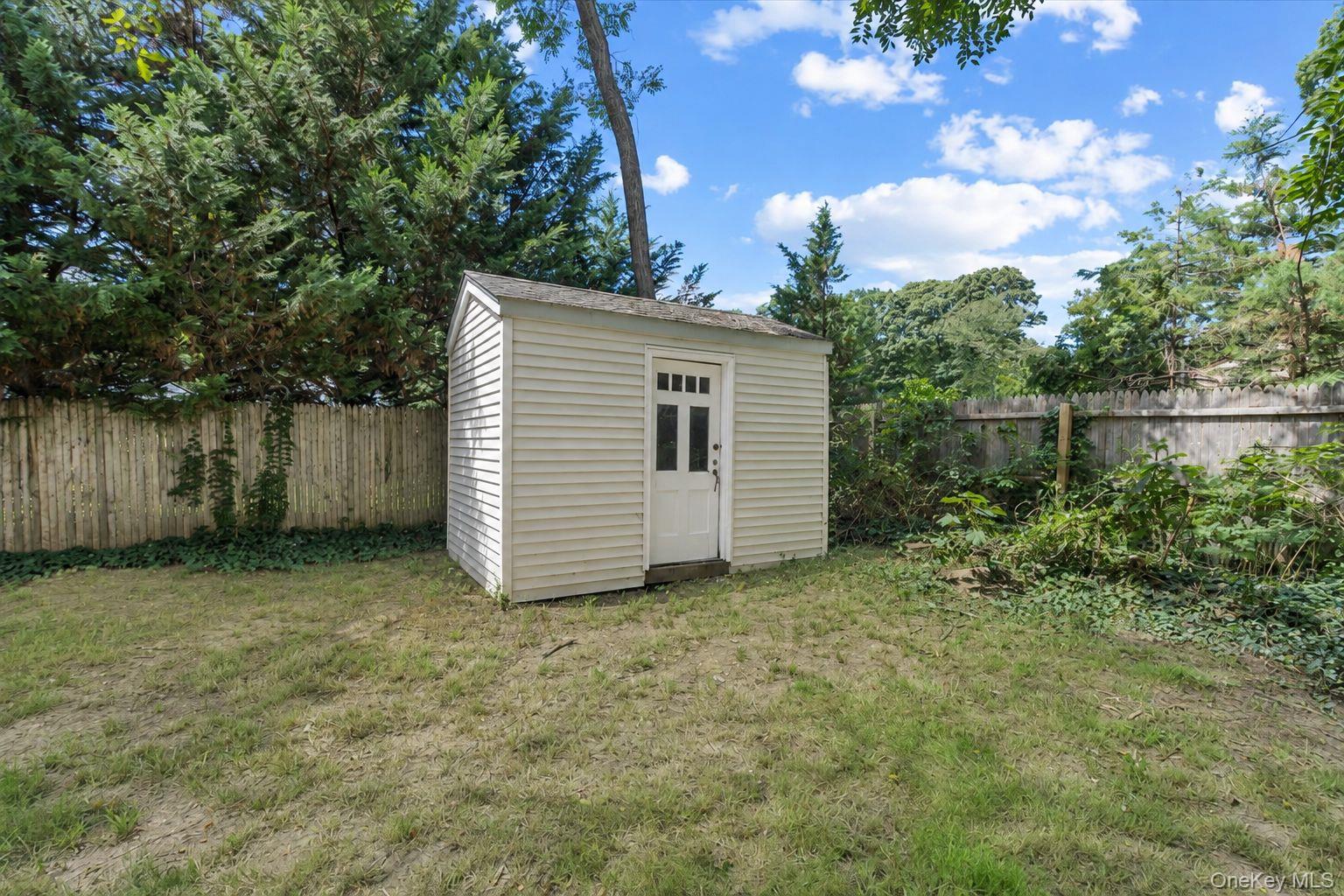 685 Horseblock Road – For Sale photo 32