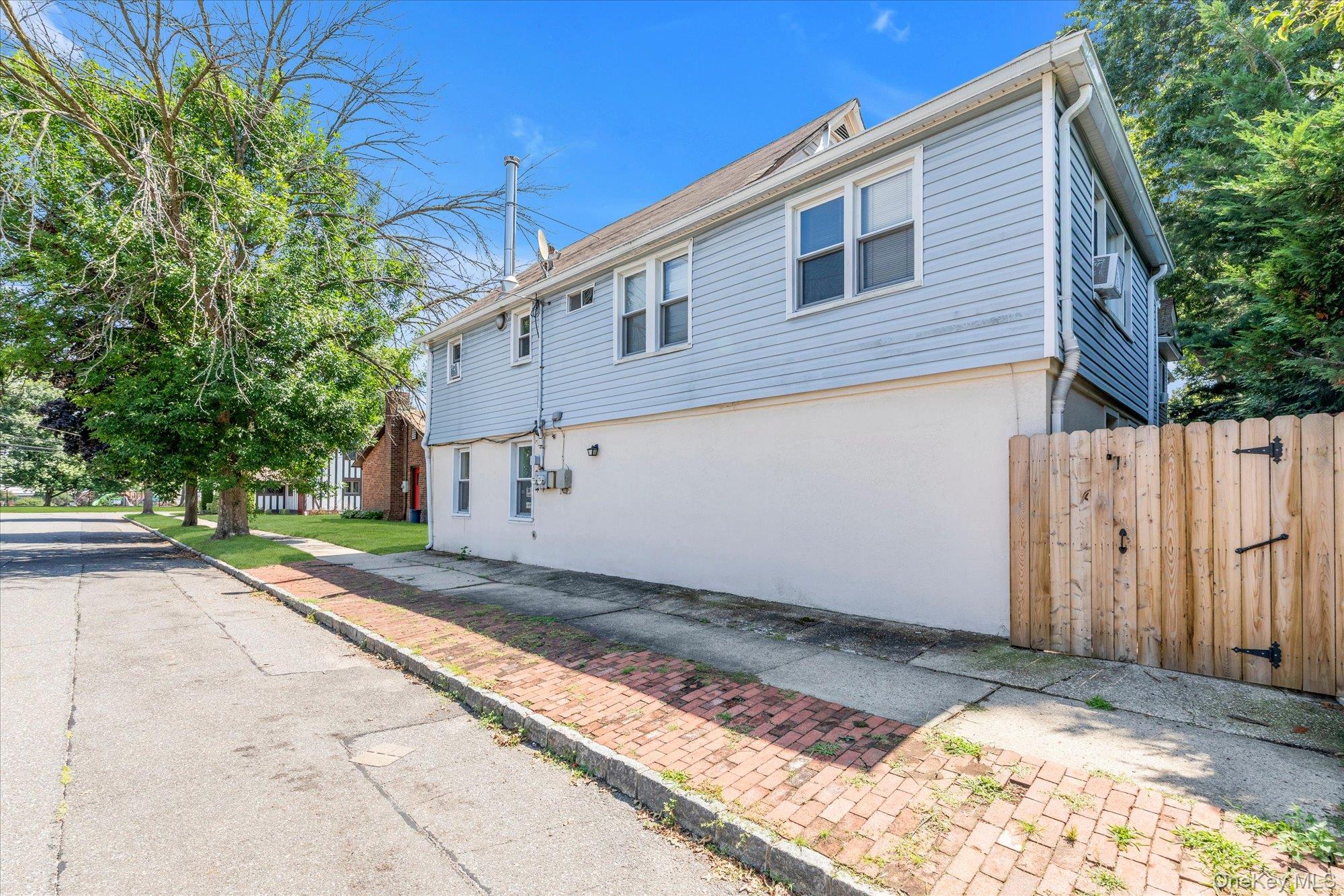 343 Roslyn Avenue – For Sale photo 12