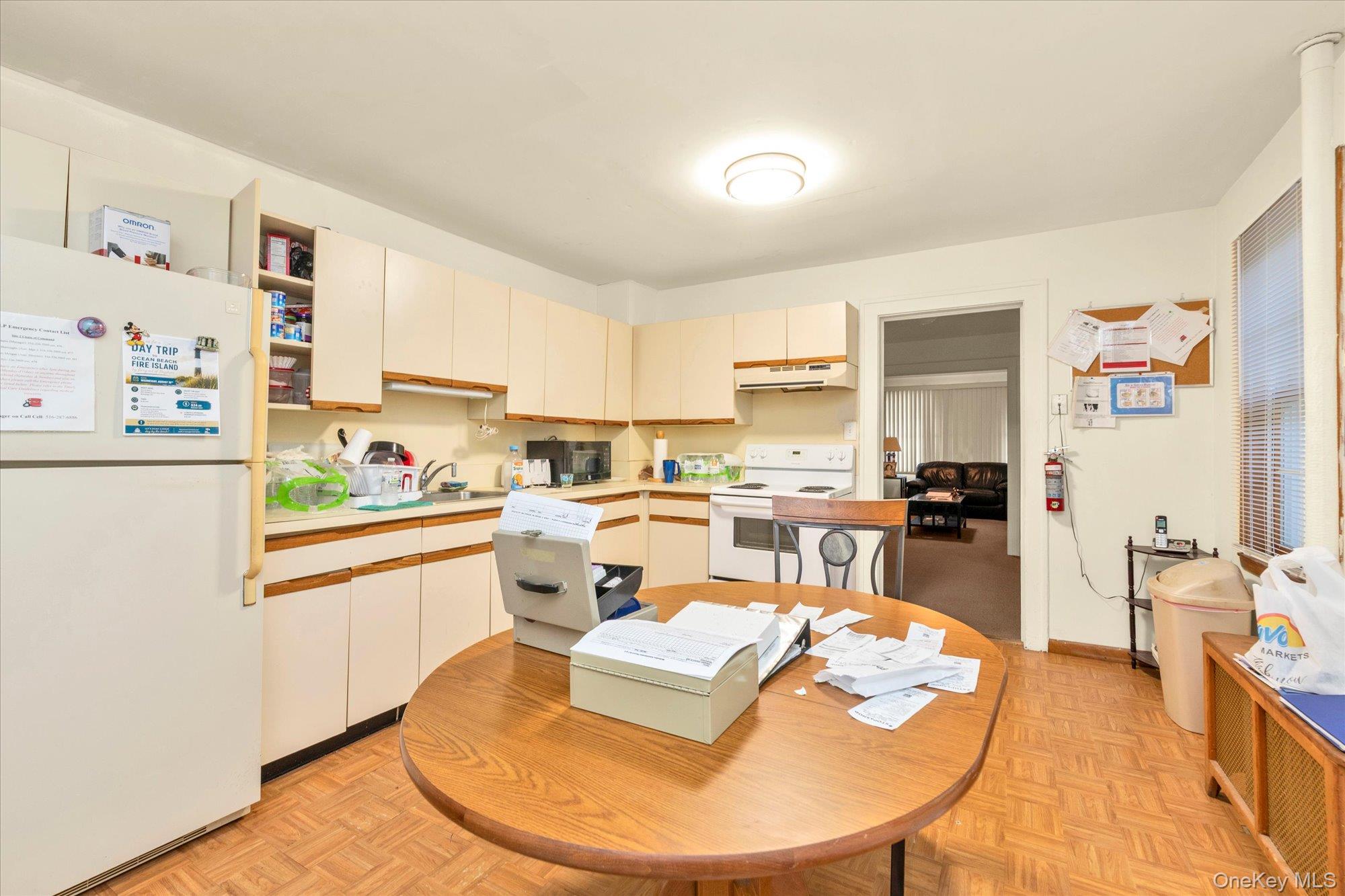 343 Roslyn Avenue – For Sale photo 3