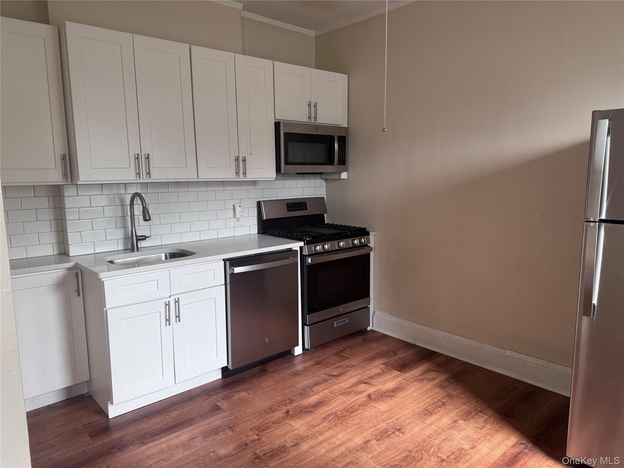 120 Stonelea Place, Unit 4G photo 2