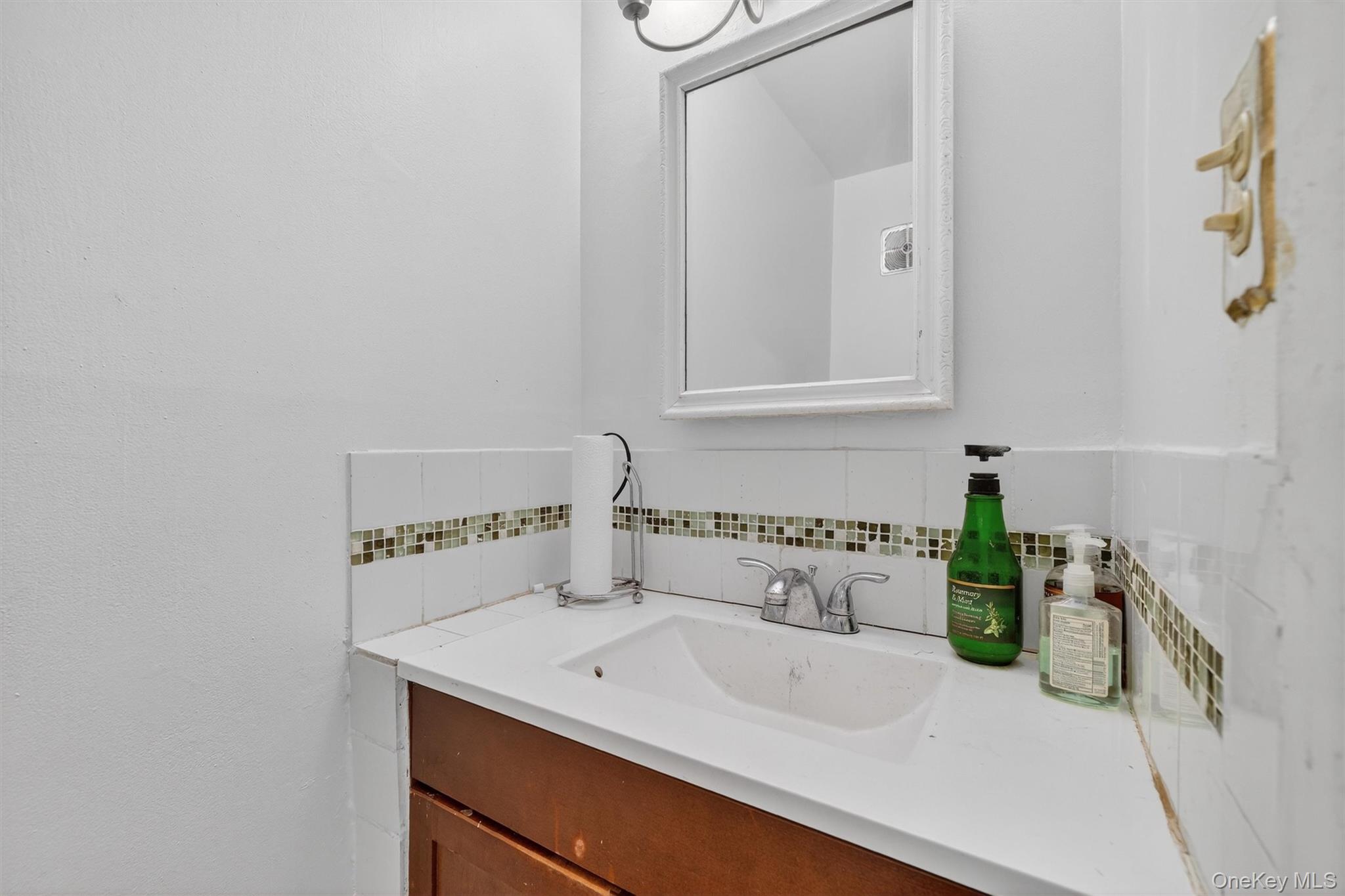 150 Glenwood Avenue, Unit F5 photo 6