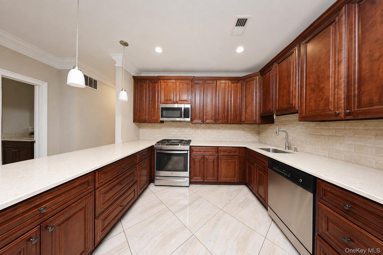 15 Wiltshire Ln – For Sale photo 8