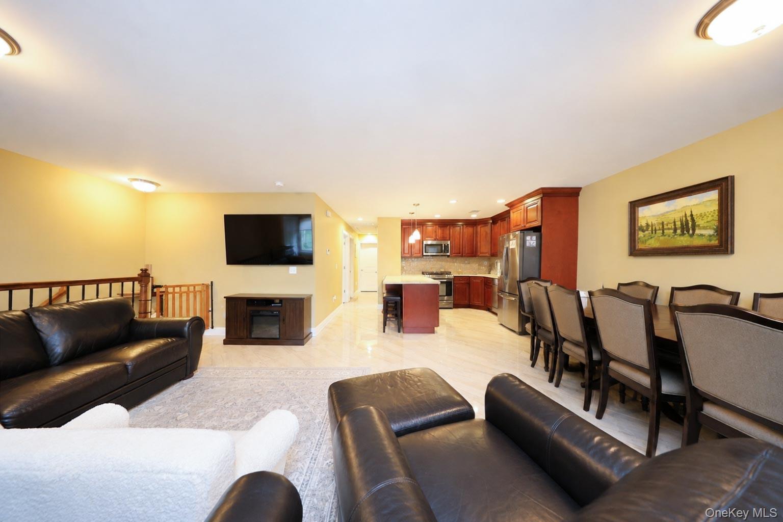 15 Wiltshire Ln – For Sale photo 4