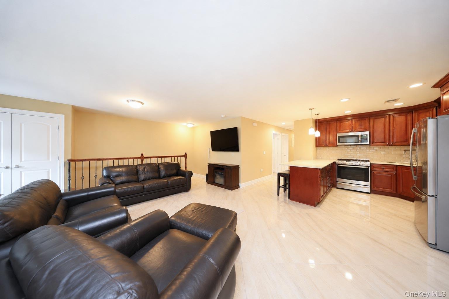 15 Wiltshire Ln – For Sale photo 3