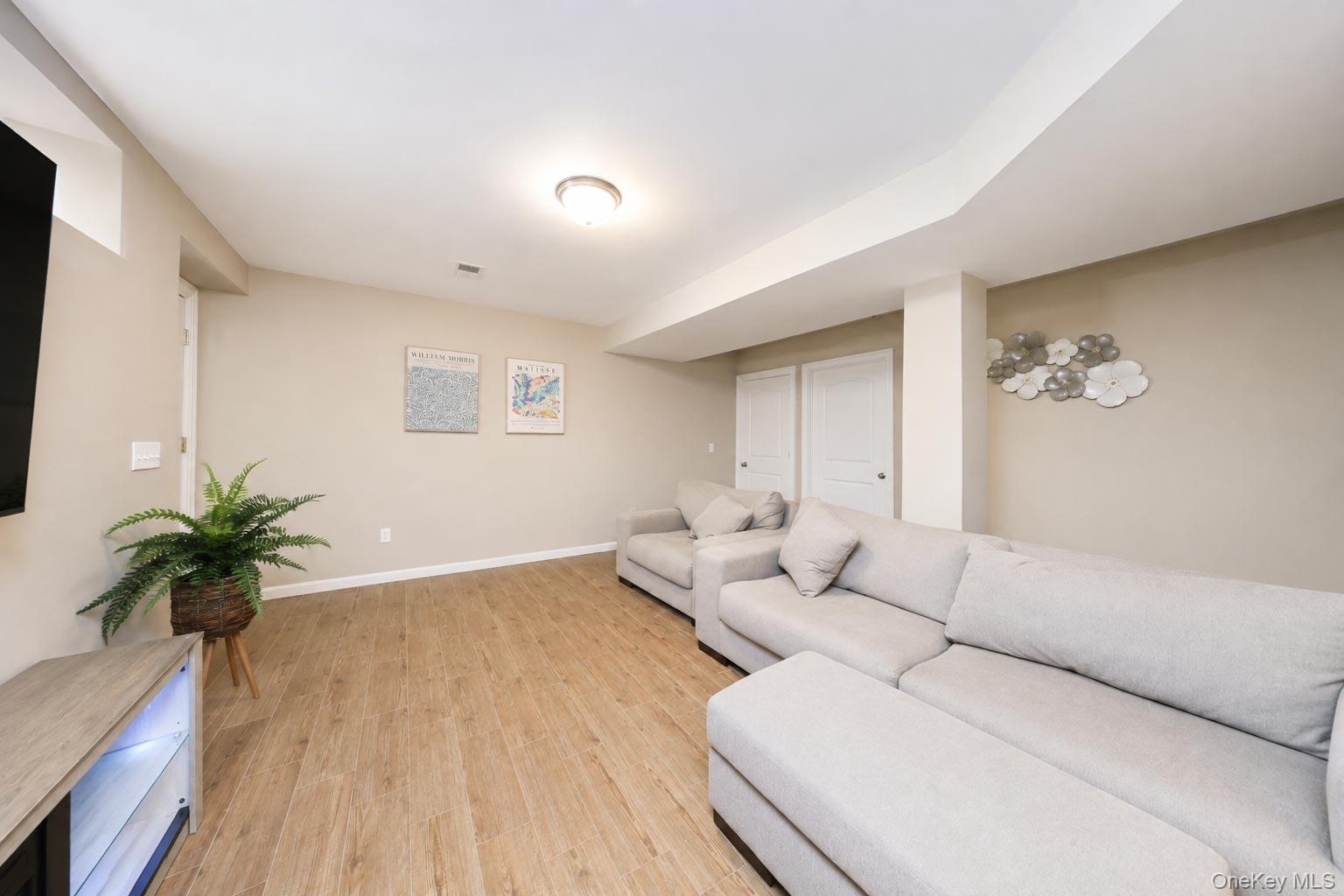 23 Wiltshire Ln – For Sale photo 14