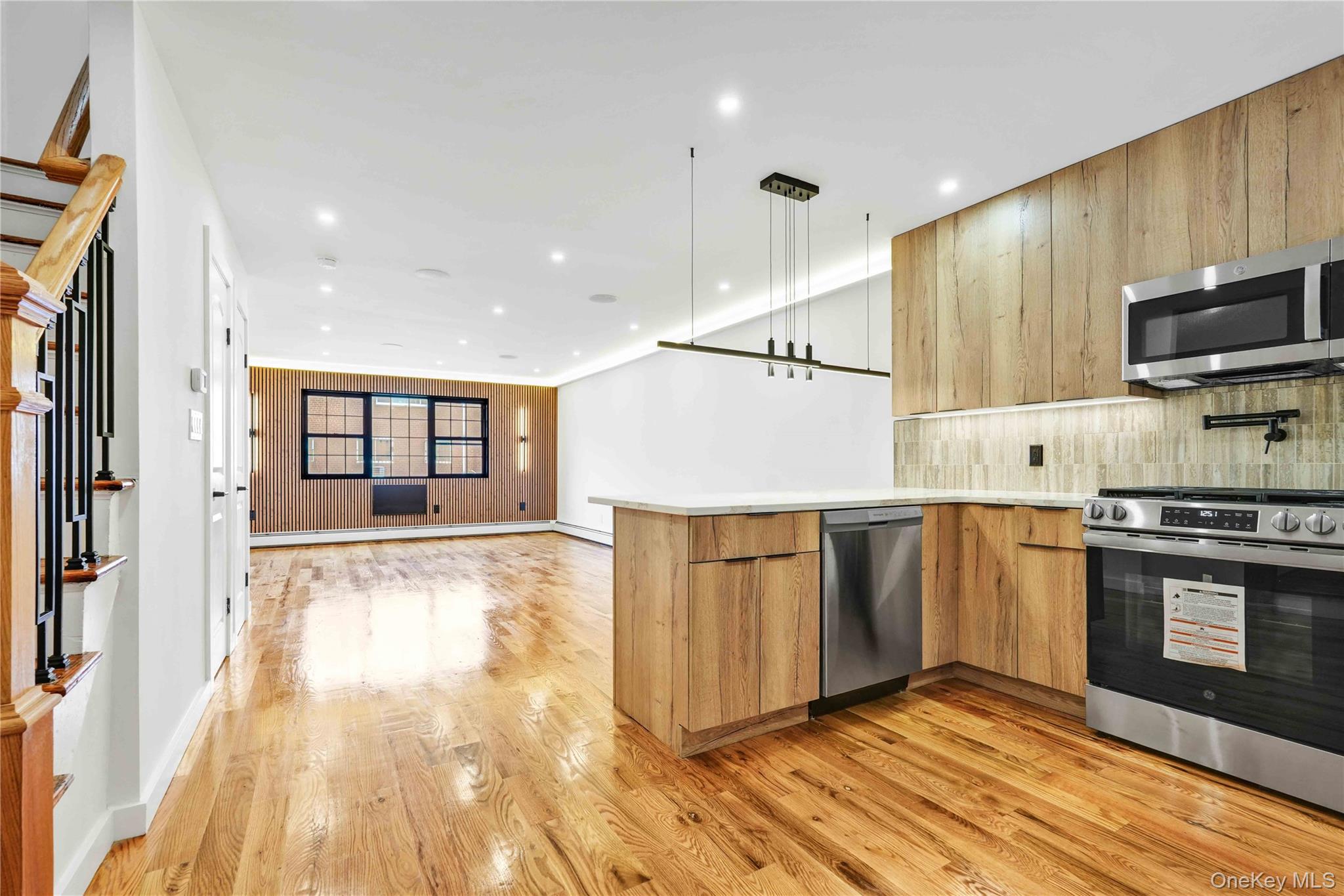 989 Schenck Avenue – For Sale photo 2