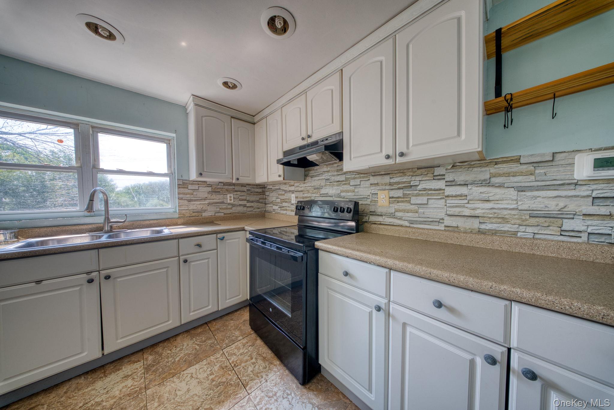 14 Airport Road – For Sale photo 5