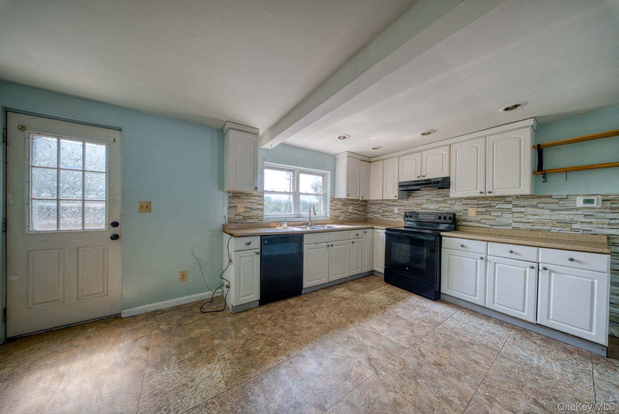 14 Airport Road – For Sale photo 3