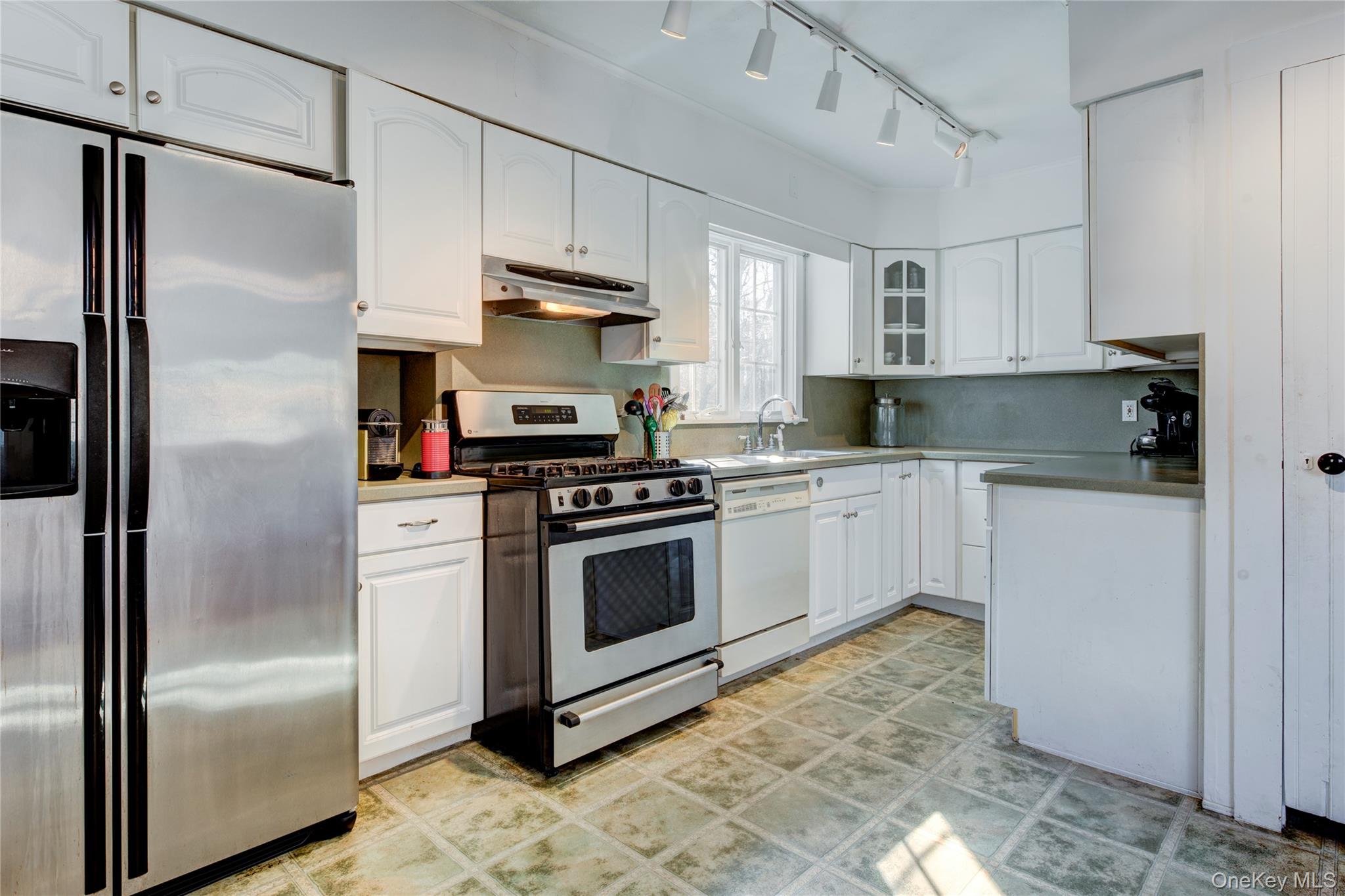 5650 North Bayview Road – For Rent photo 6