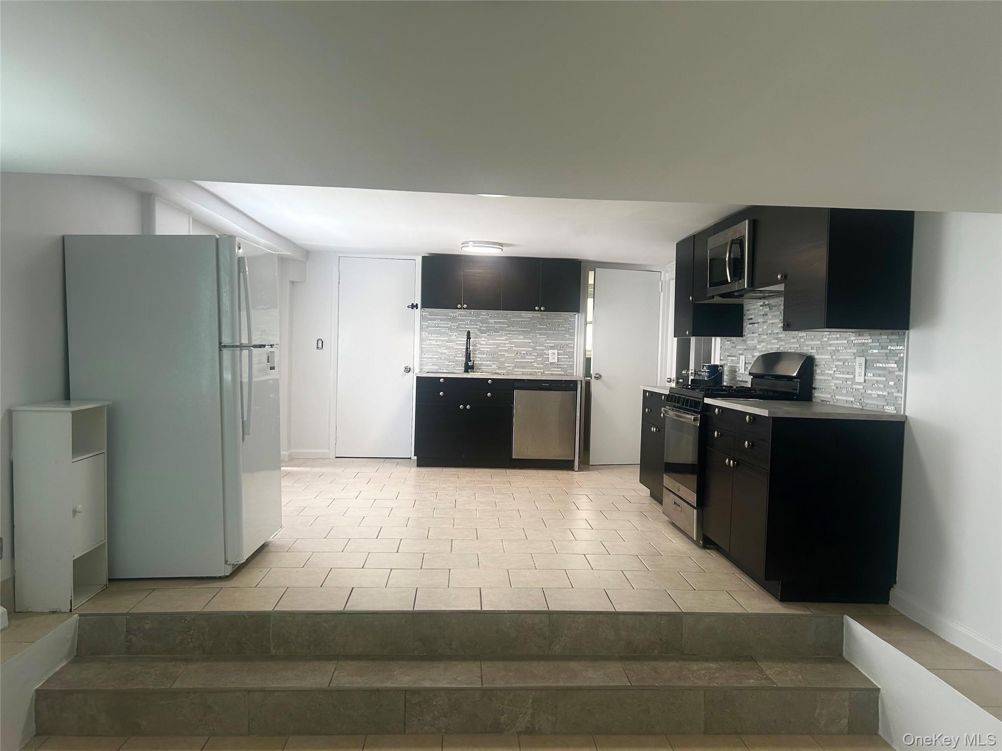 105 Mitchell Avenue, Unit Garden lev photo 8