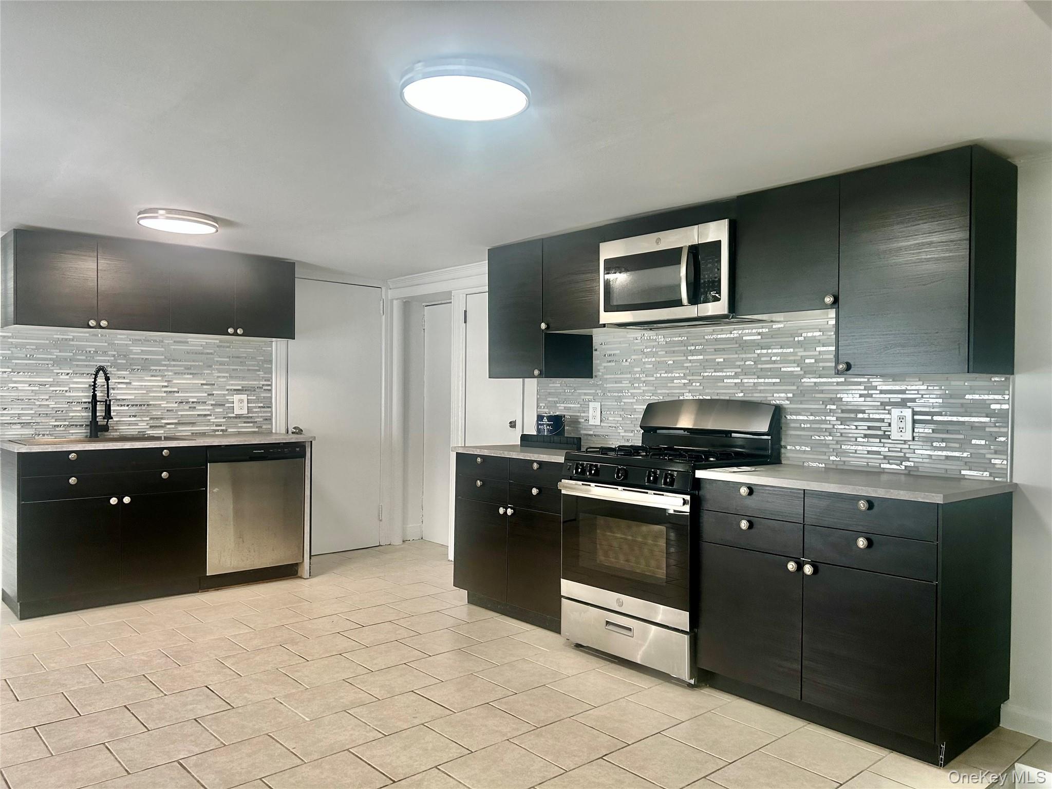 105 Mitchell Avenue, Unit Garden lev photo 4