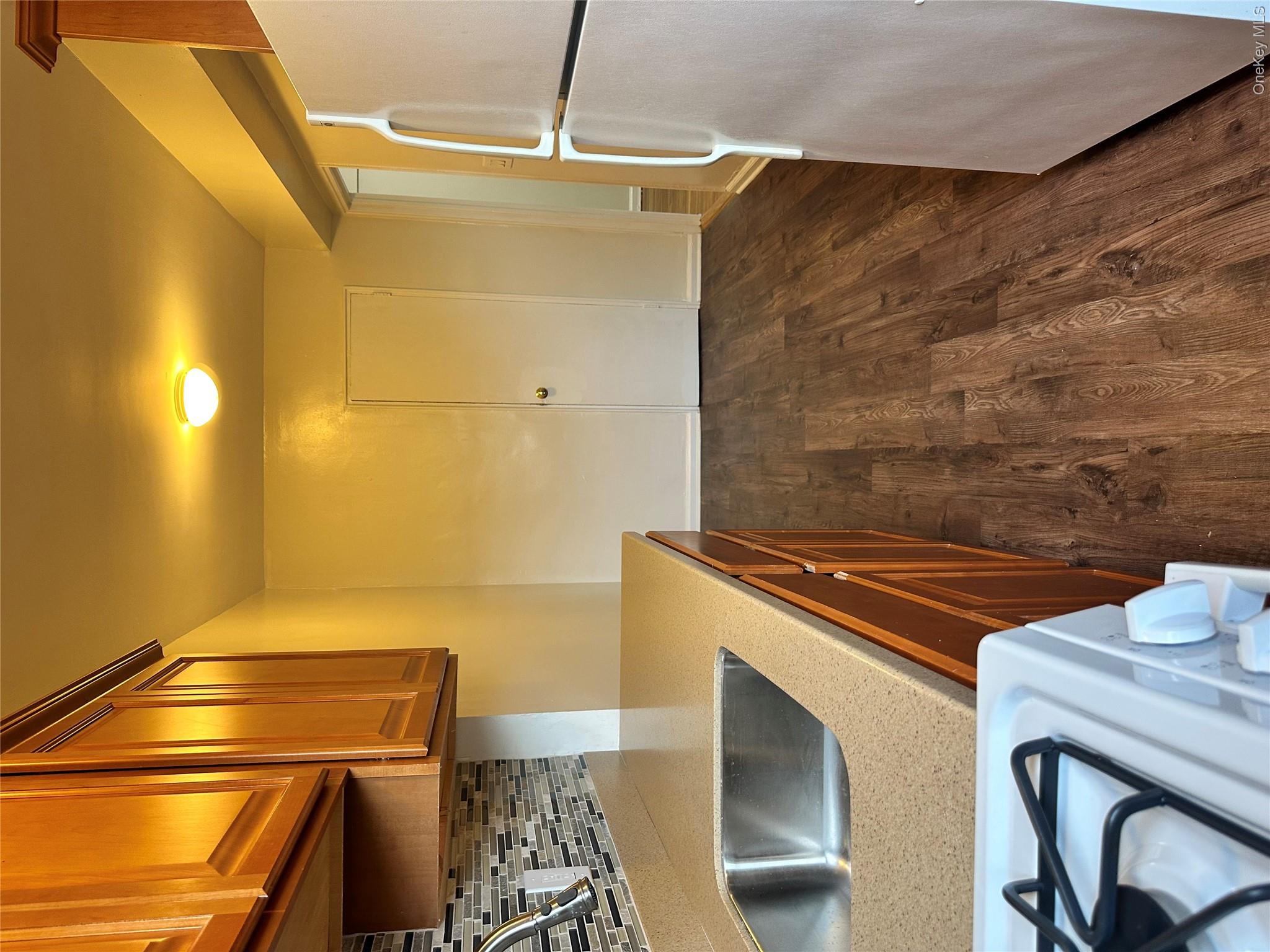 150-25 72 Road, Unit 1J photo 3