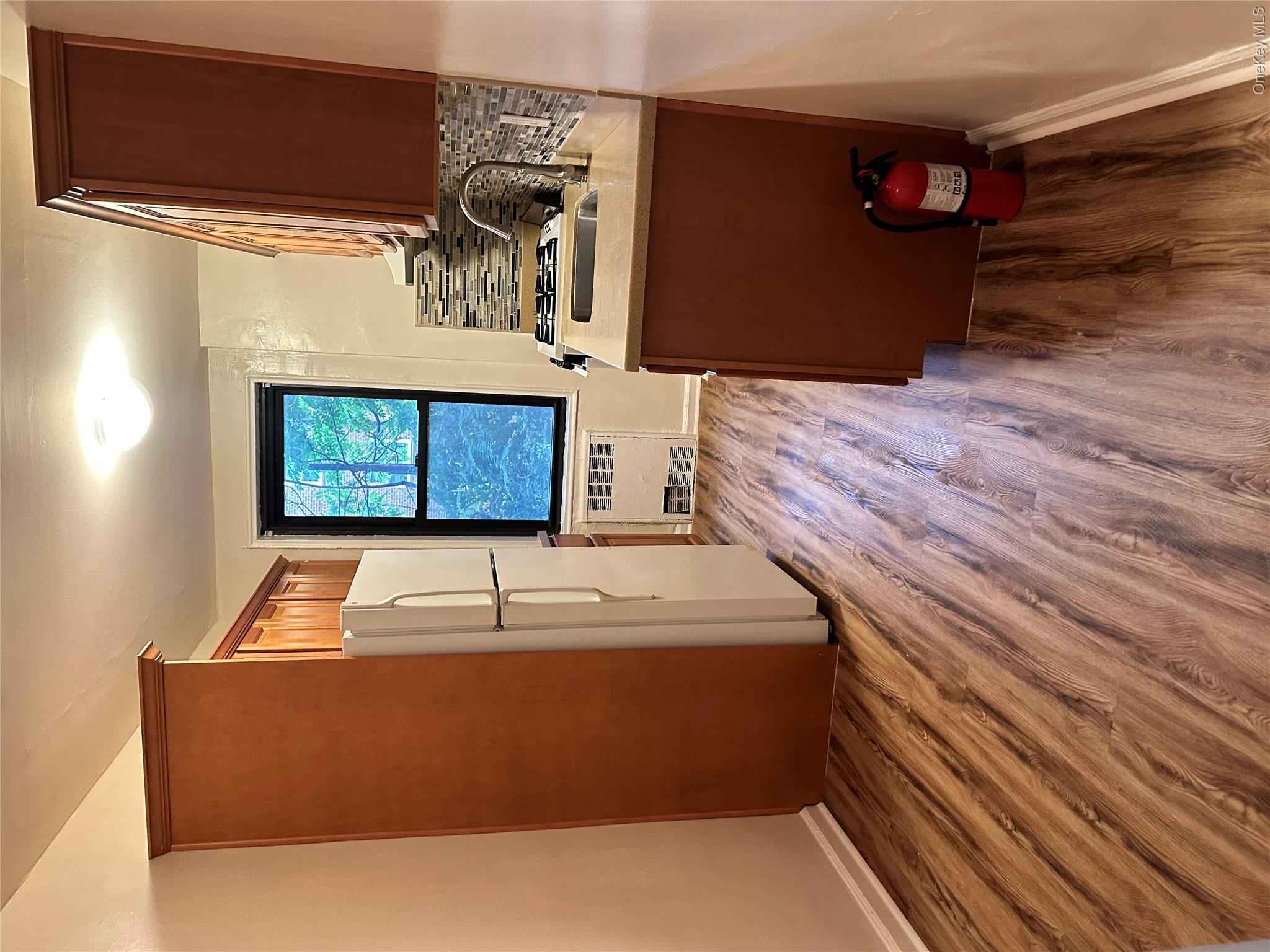 150-25 72 Road, Unit 1J photo 11
