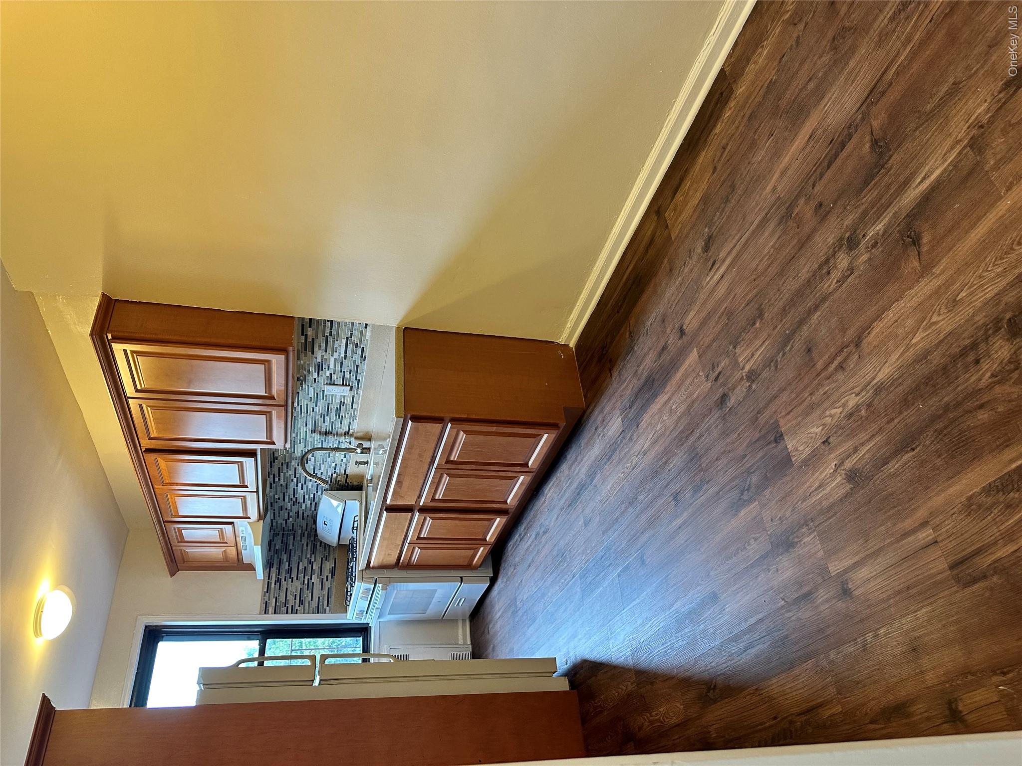 150-25 72 Road, Unit 1J photo 5