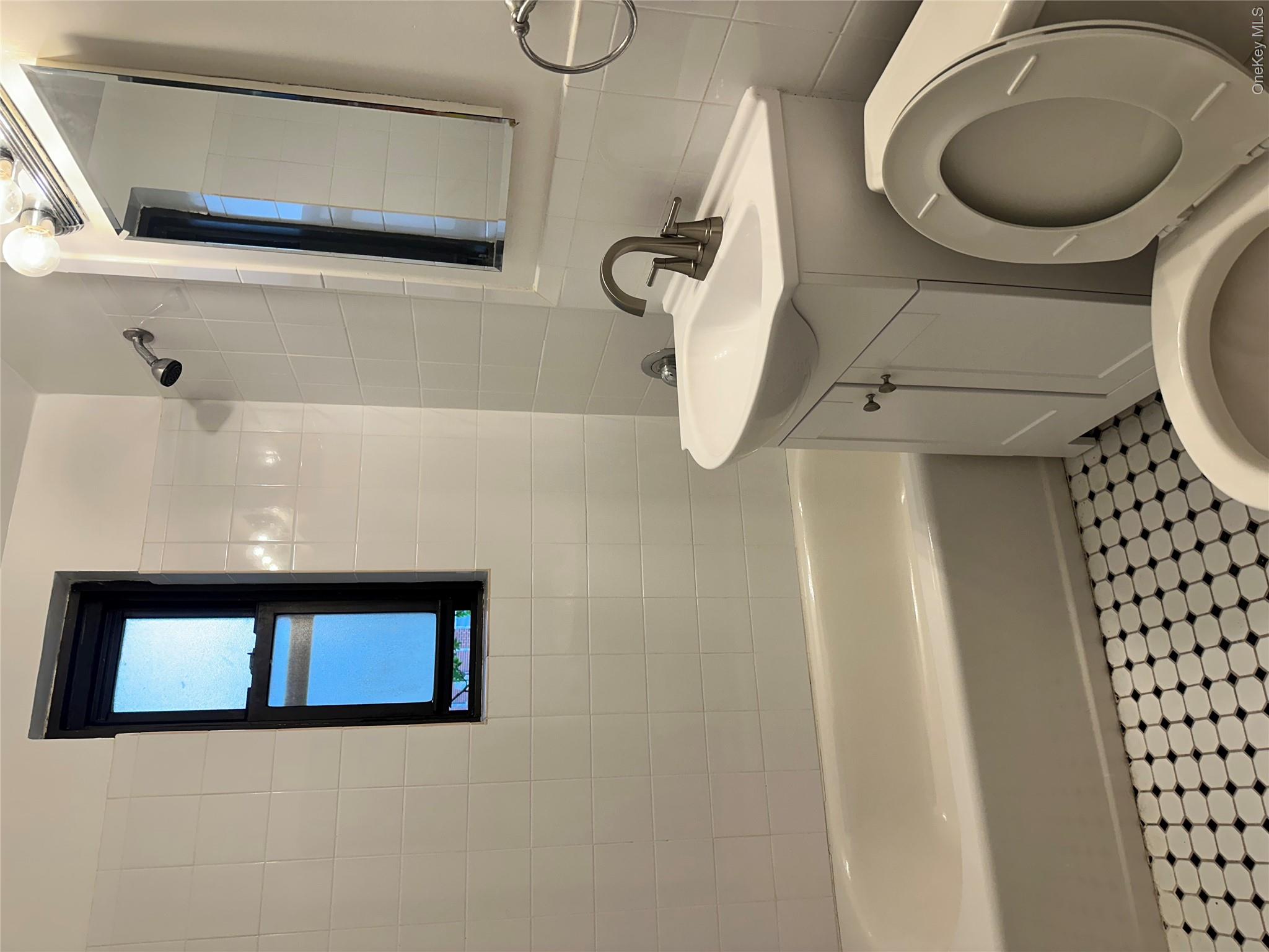 150-25 72 Road, Unit 1J photo 8