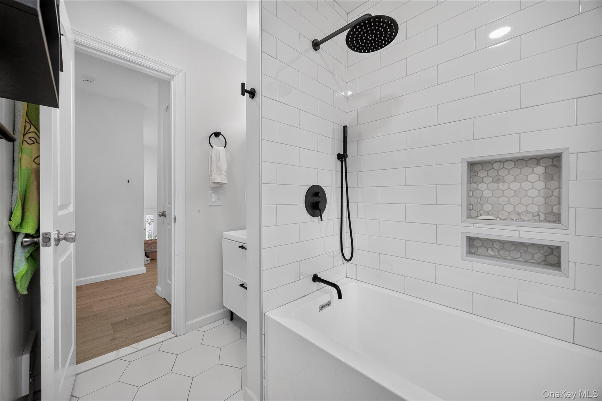 6 Linda Lane – For Sale photo 13