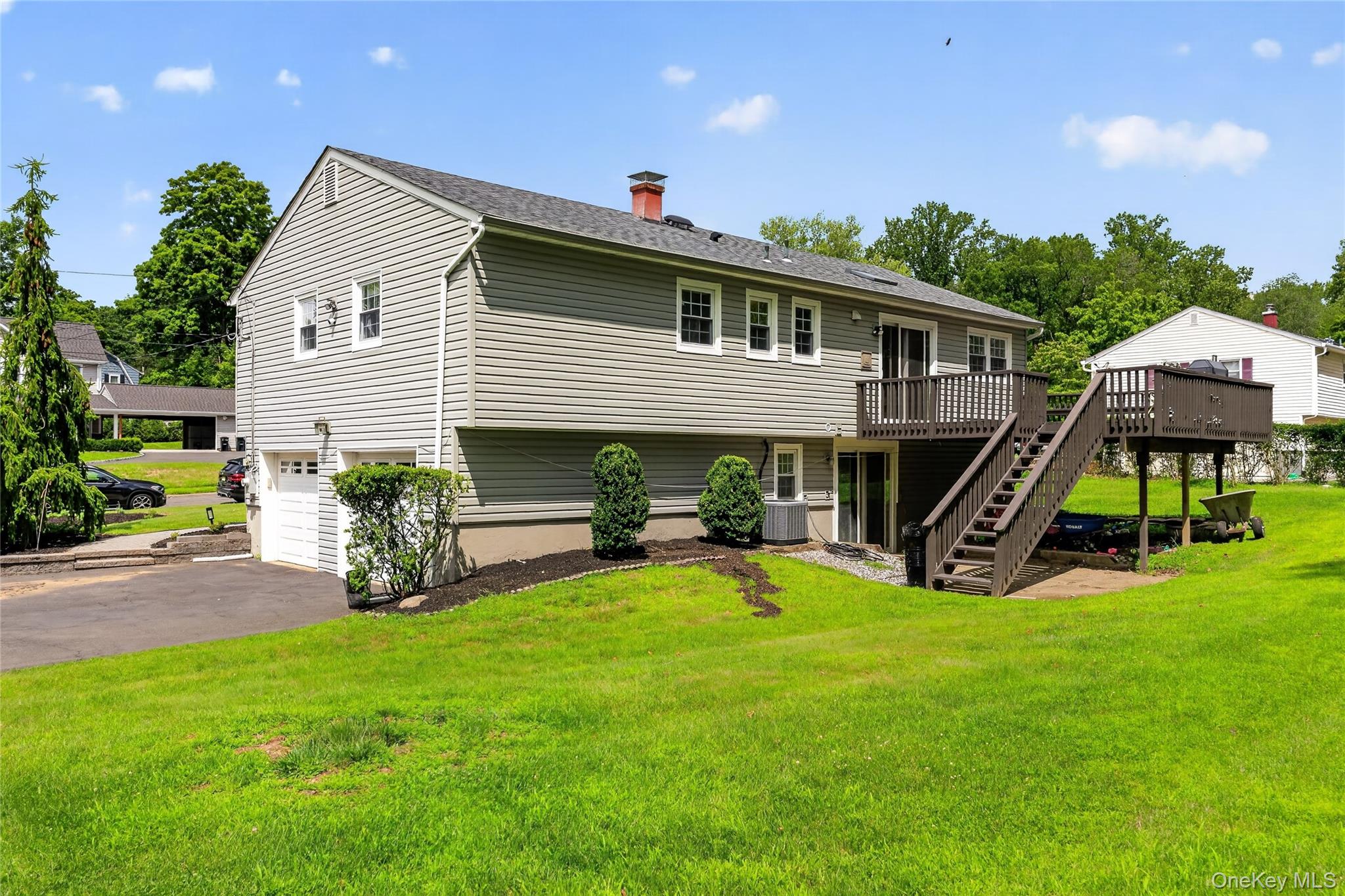 6 Linda Lane – For Sale photo 2