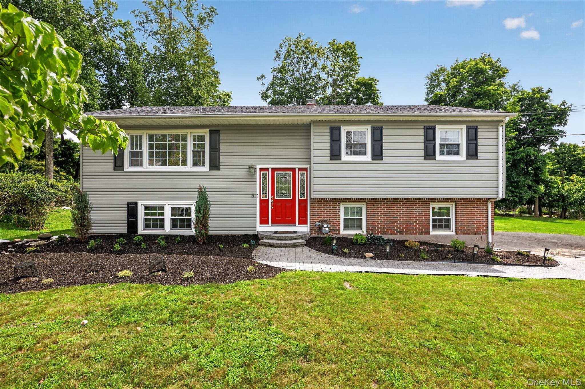 6 Linda Lane – For Sale