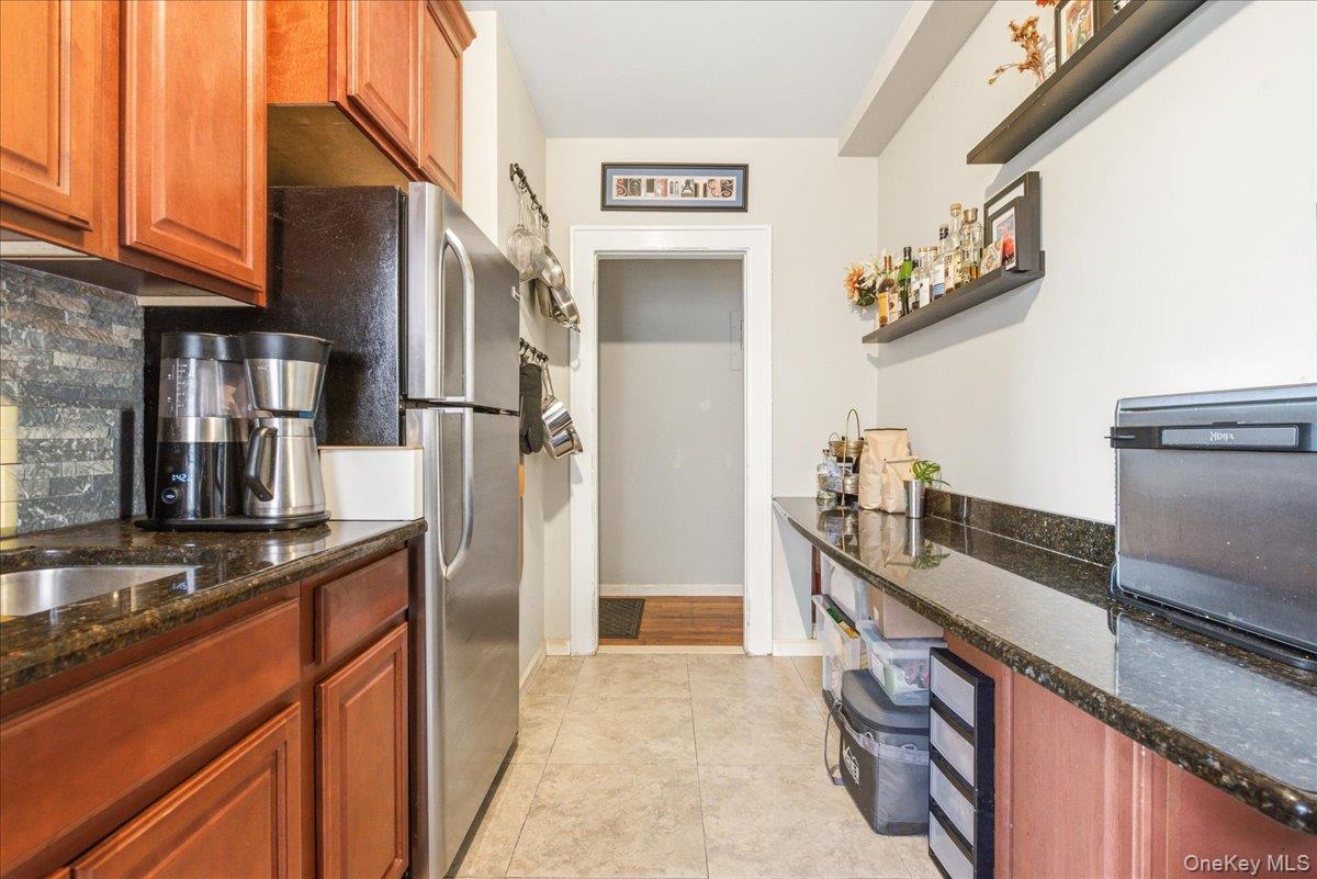 68-12 Burns Street, Unit B2 photo 17