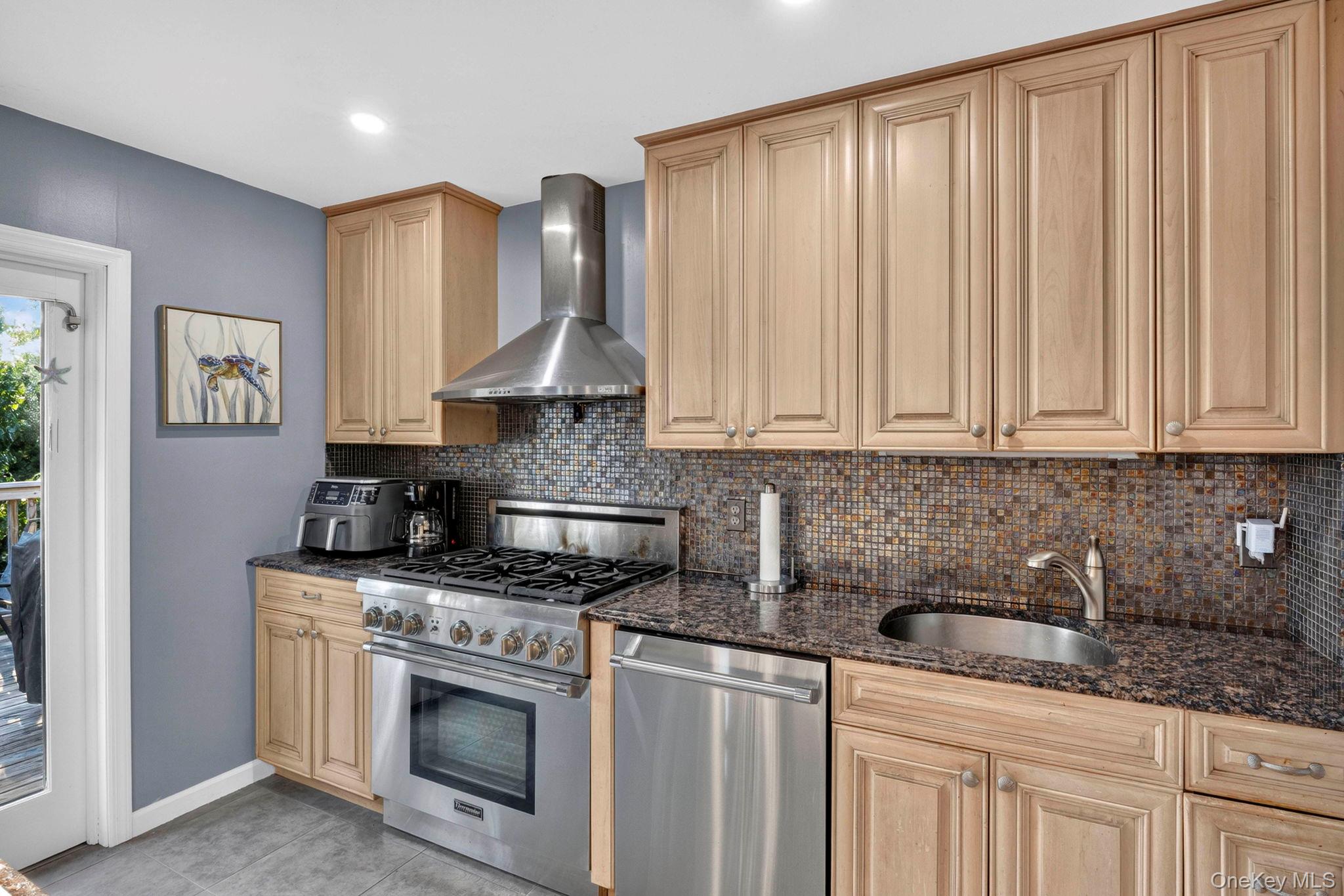 6 17th Street – For Sale photo 11