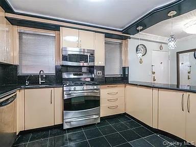 98-05 63rd Road, Unit 5E photo 2