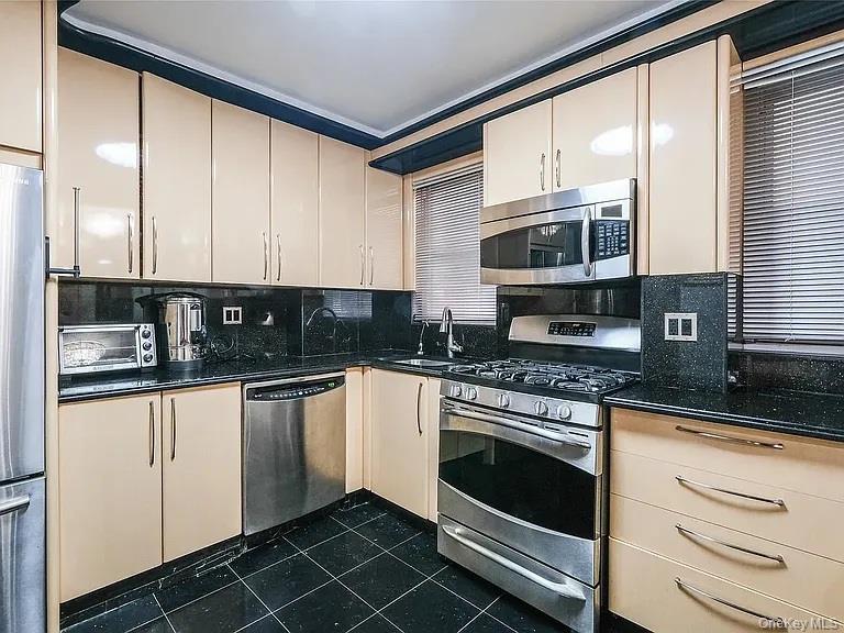 98-05 63rd Road, Unit 5E photo 3