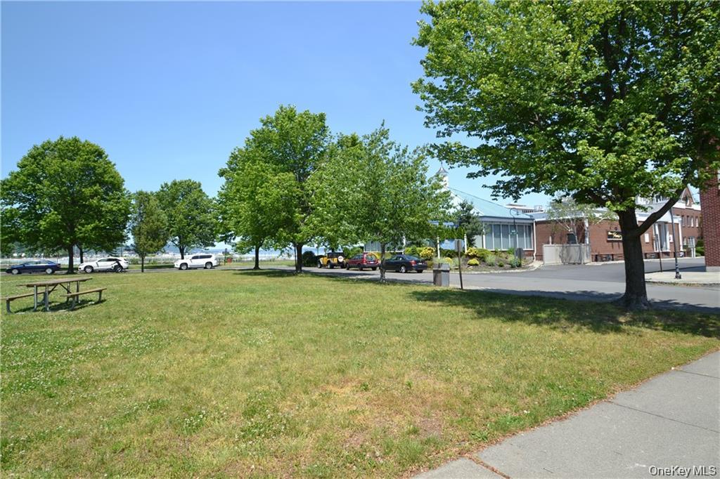 318 Harbor Cove, Unit 318 photo 3