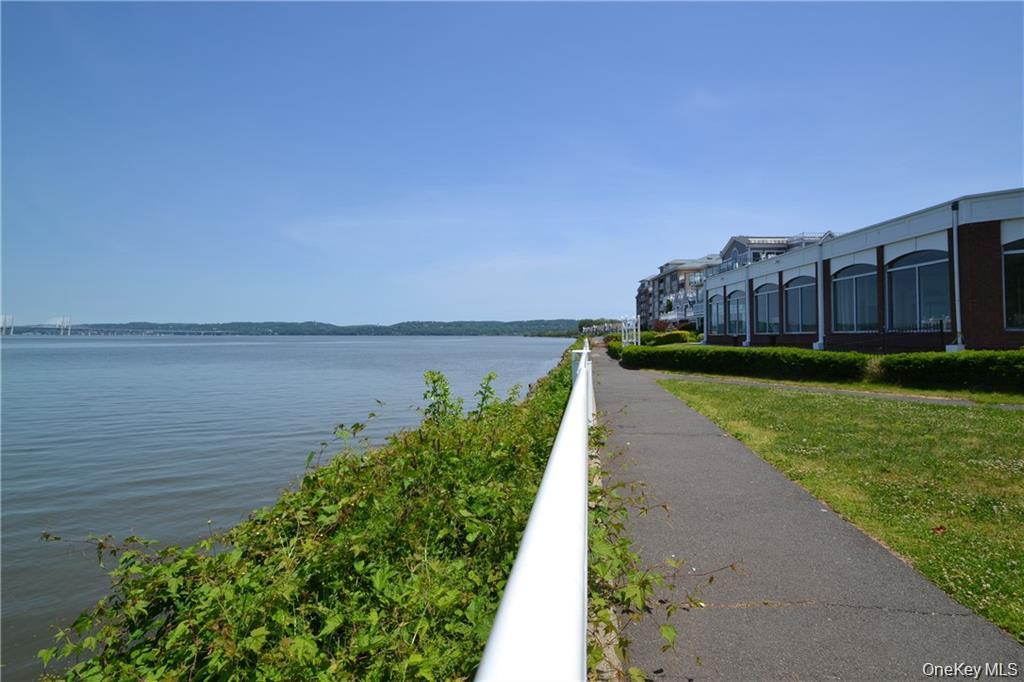 318 Harbor Cove, Unit 318 photo 2