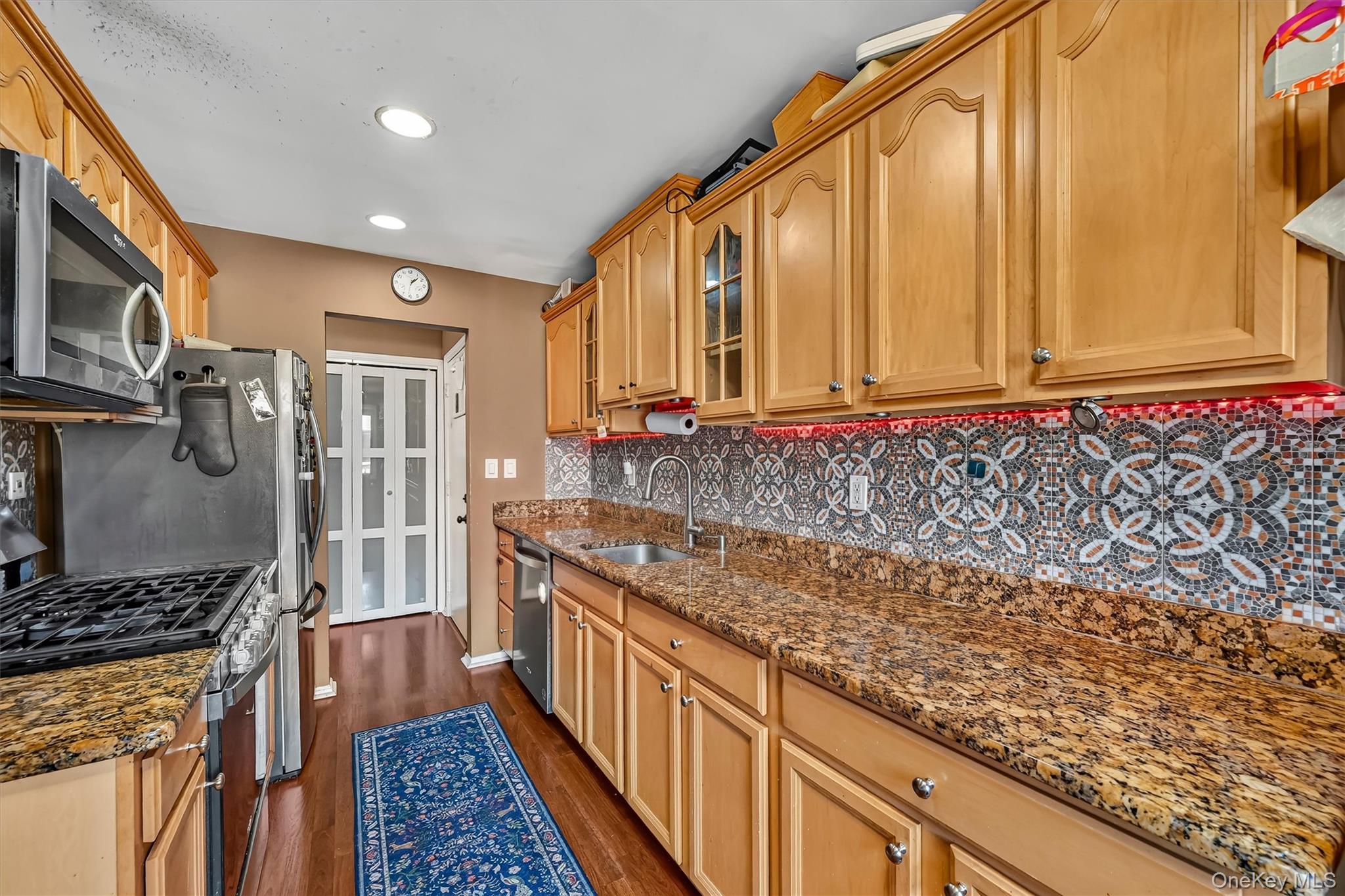 25 College Avenue, Unit 102 photo 8