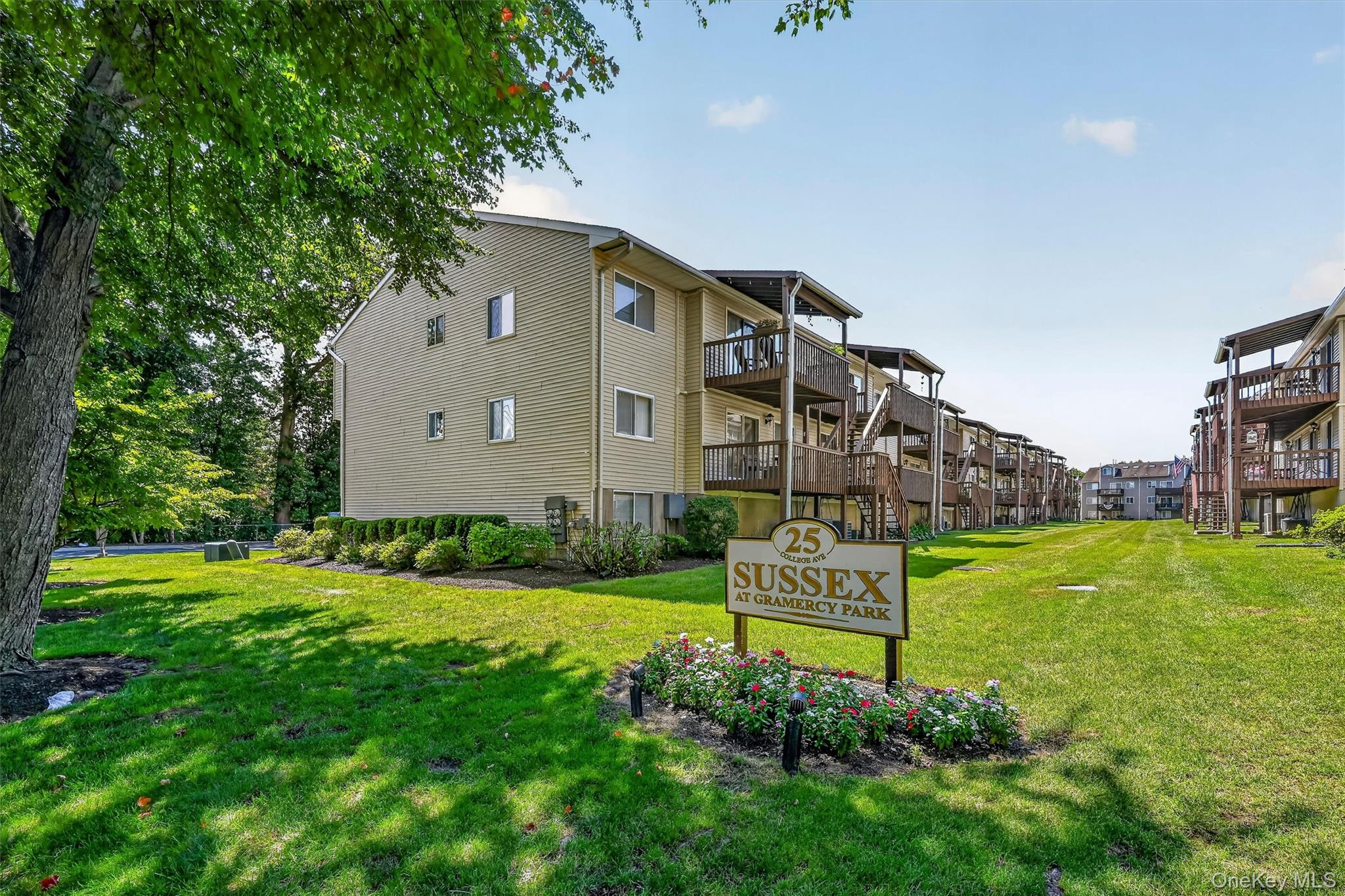 25 College Avenue, Unit 102
