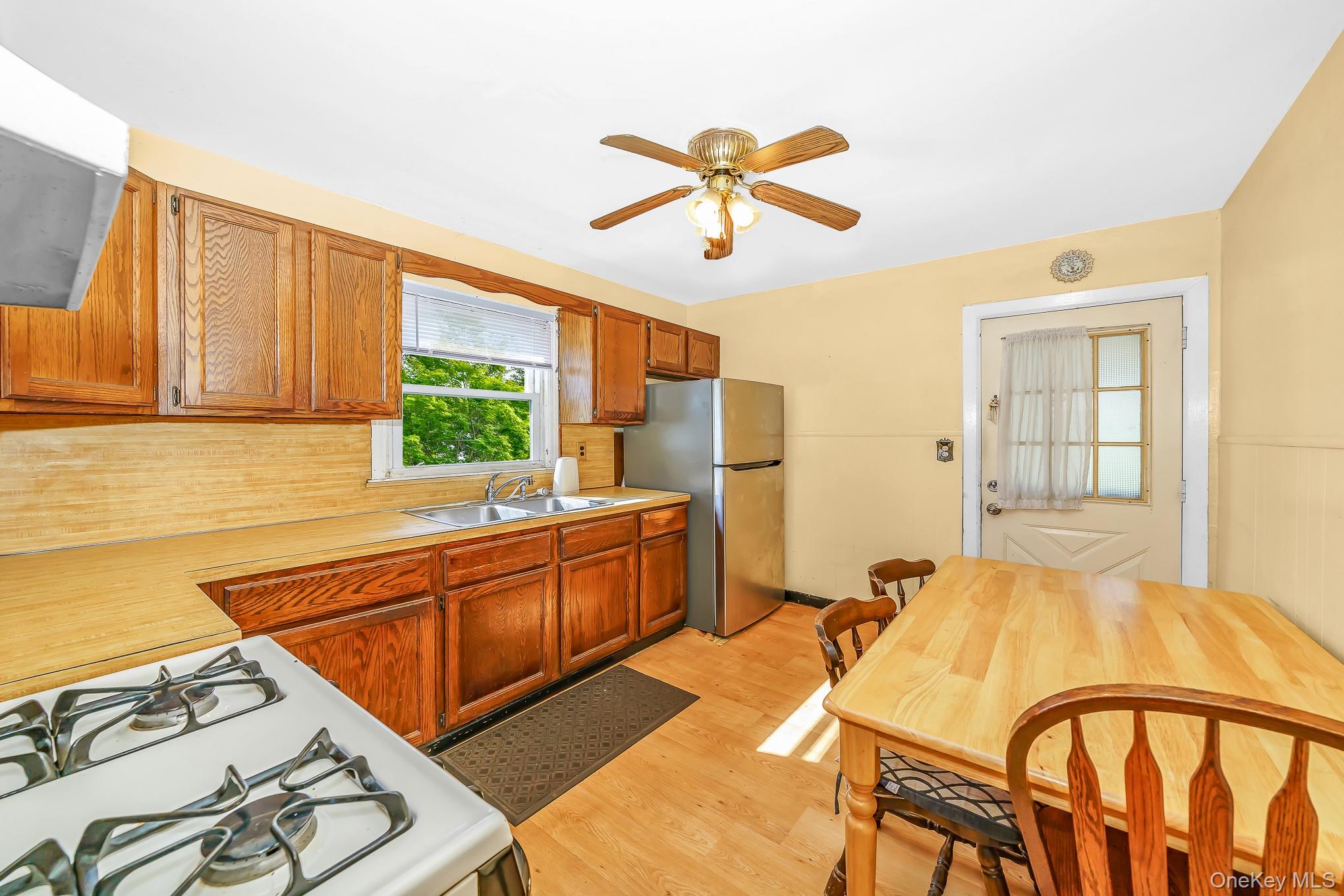 214 Root Avenue – For Sale photo 9