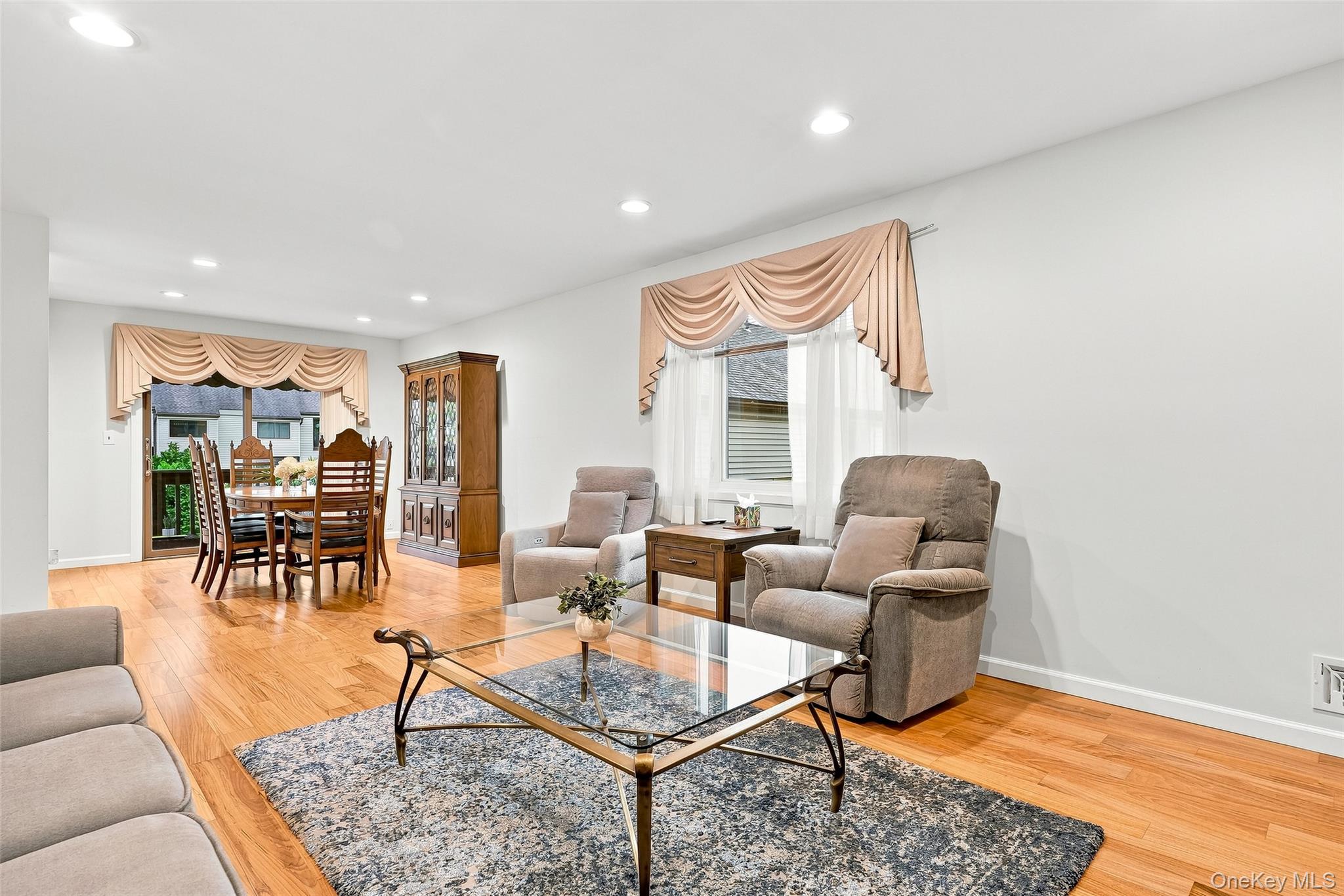 43 Jefferson Oval, Unit A photo 8