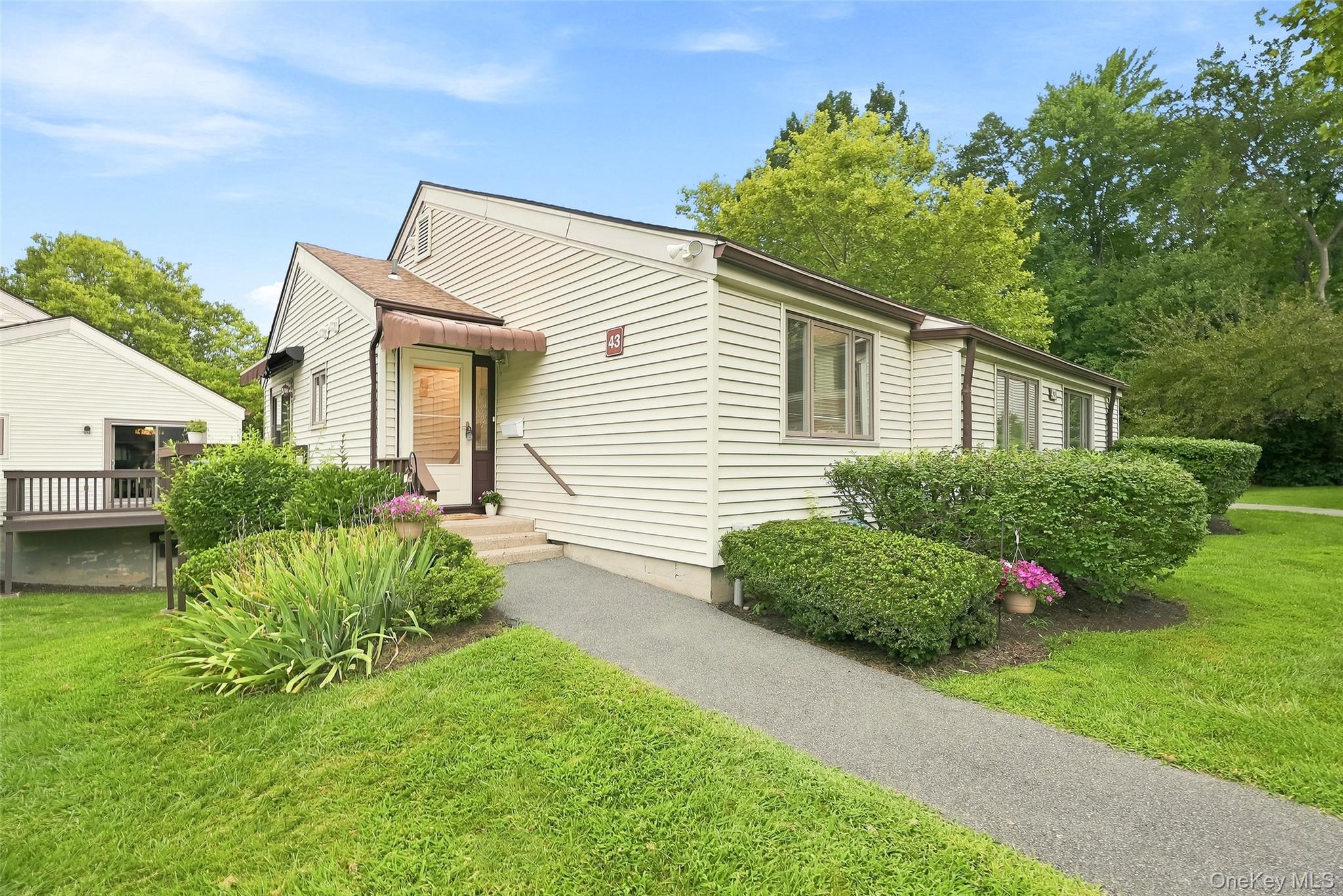 43 Jefferson Oval, Unit A photo 2