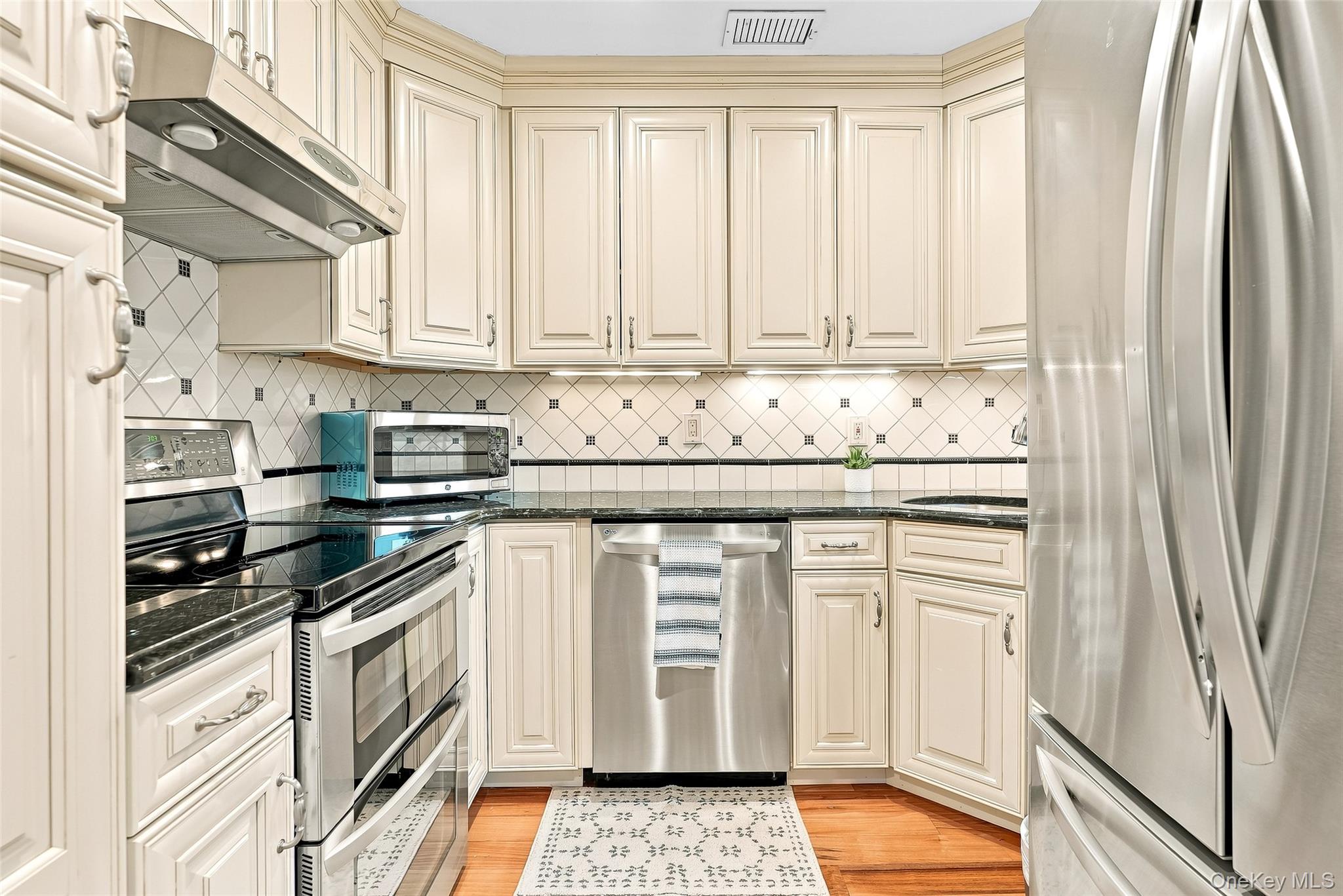 43 Jefferson Oval, Unit A photo 14