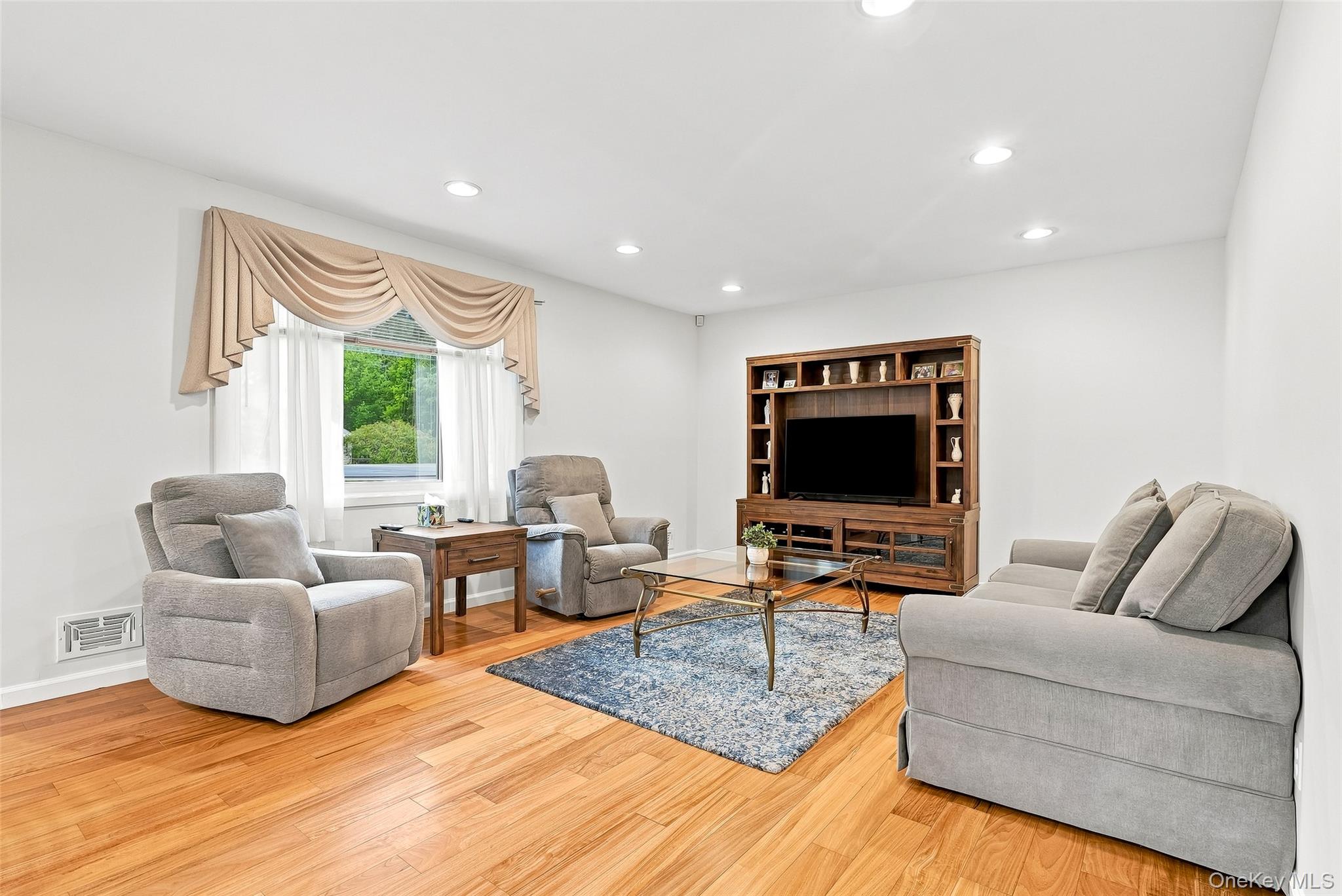 43 Jefferson Oval, Unit A photo 7