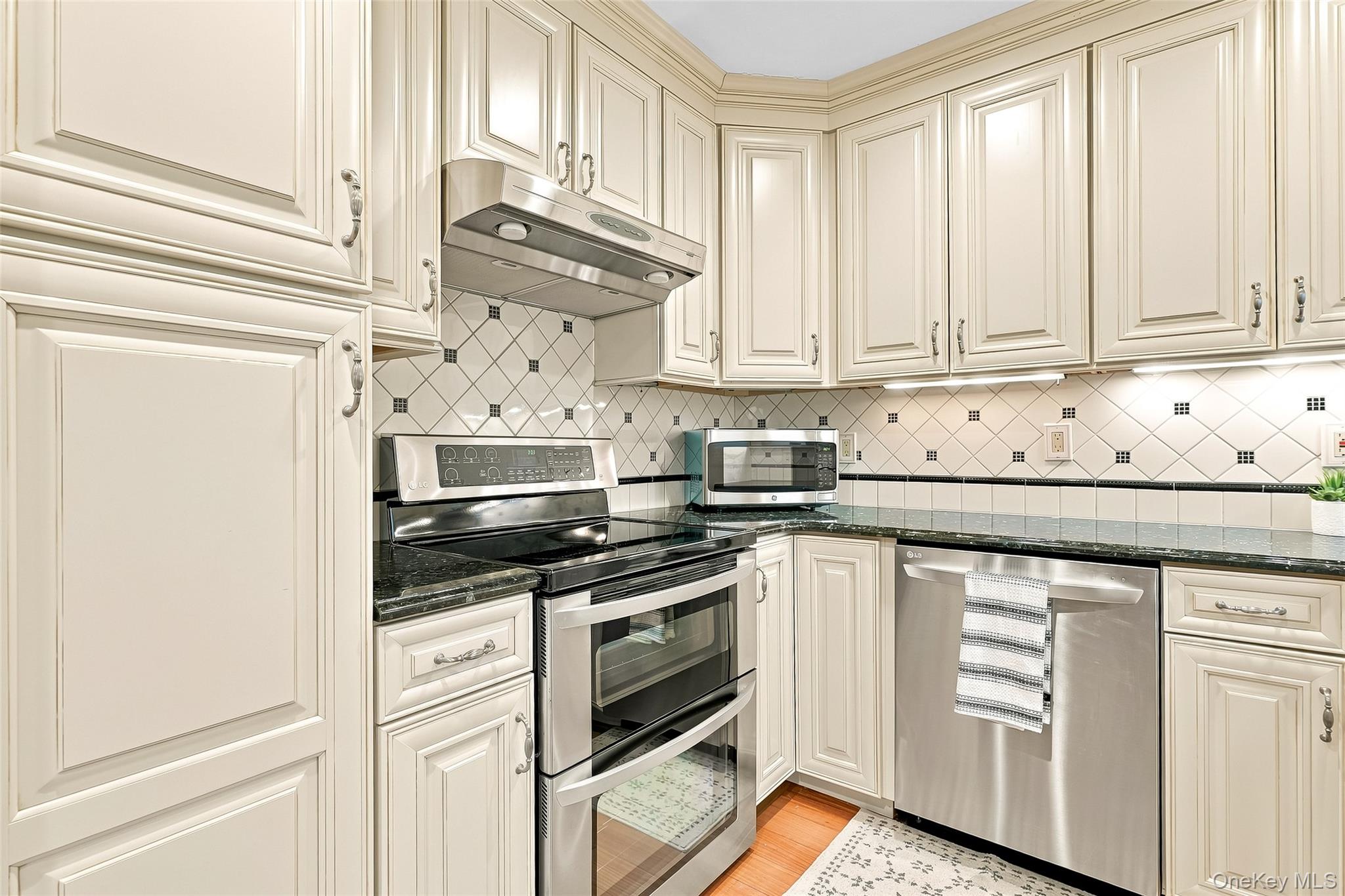 43 Jefferson Oval, Unit A photo 15