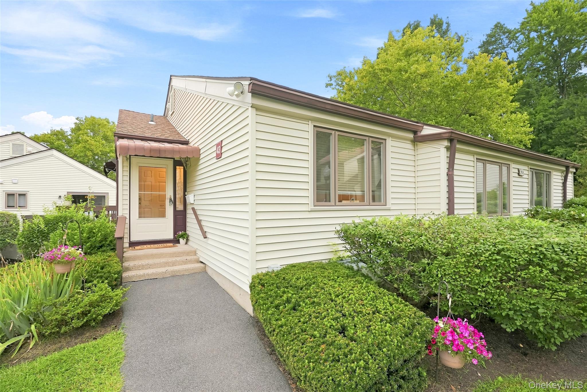 43 Jefferson Oval, Unit A photo 3