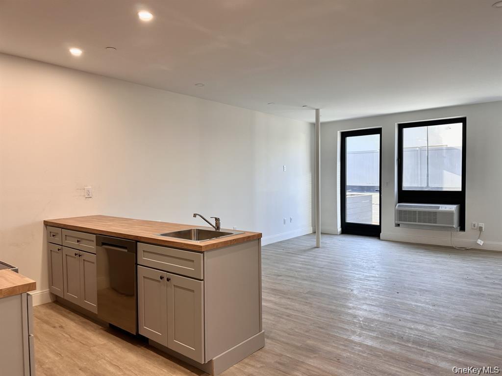 362 W Merrick Road, Unit 105 photo 7