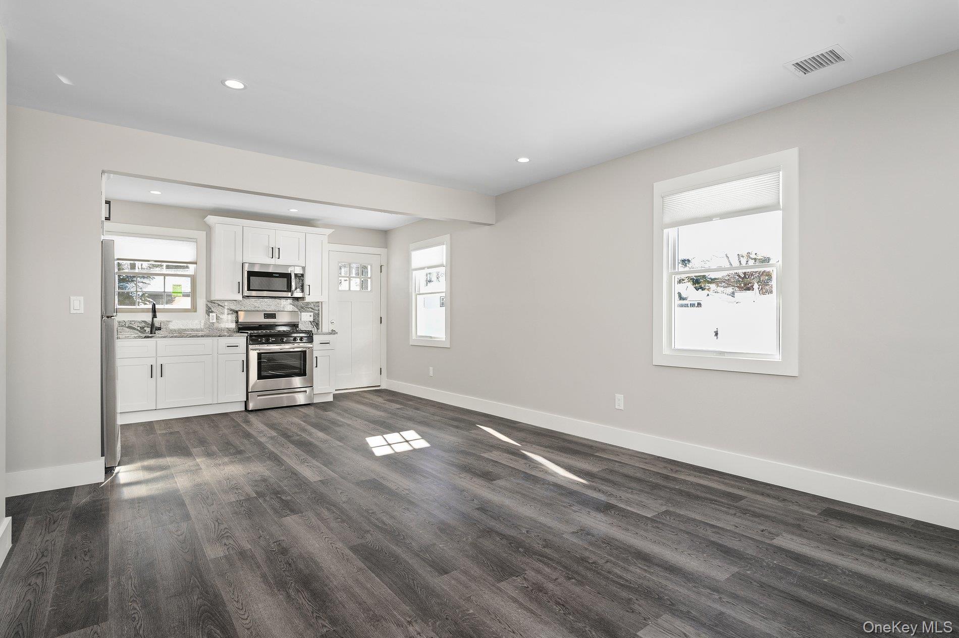 25 Lorraine Court, Unit 1 photo 4