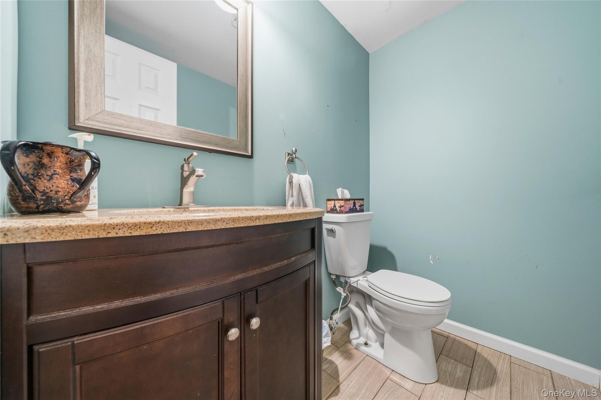 35 Newbury – For Sale photo 27